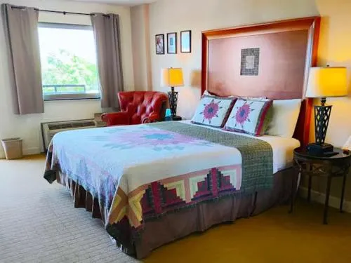 The Lodge at Russell - Russell Inn