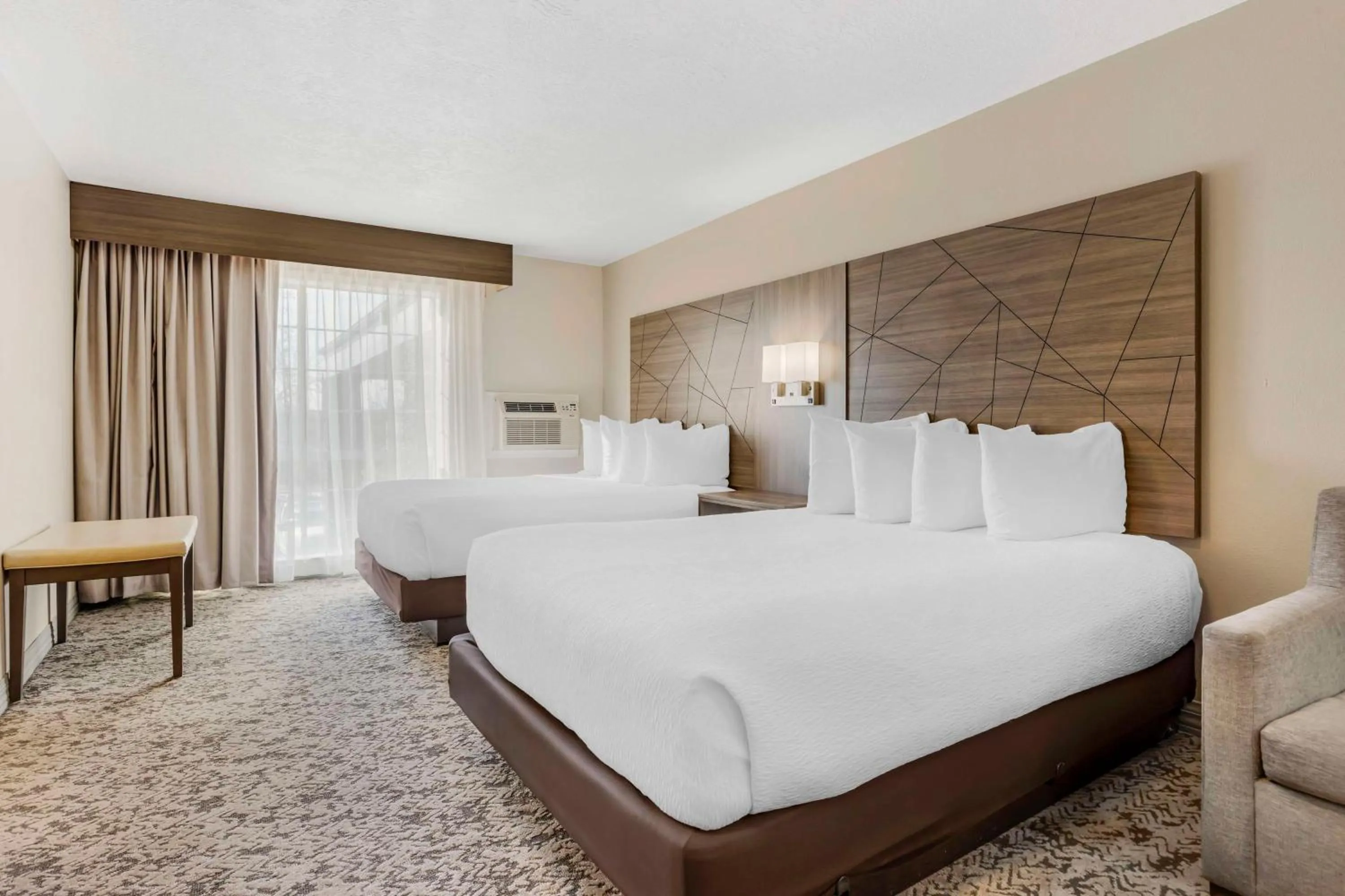 Bedroom, Bed in Best Western Plus Grand Manor Inn