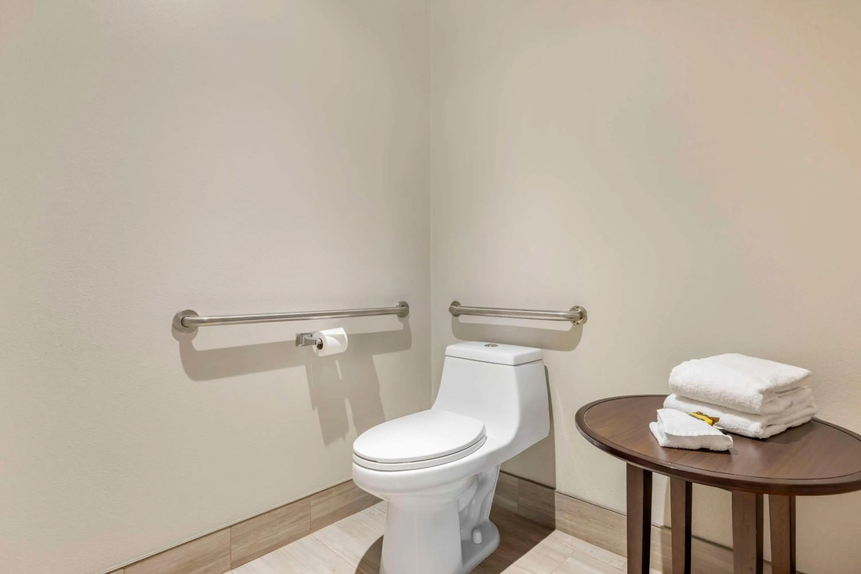 Bathroom in Best Western Plus Grand Manor Inn