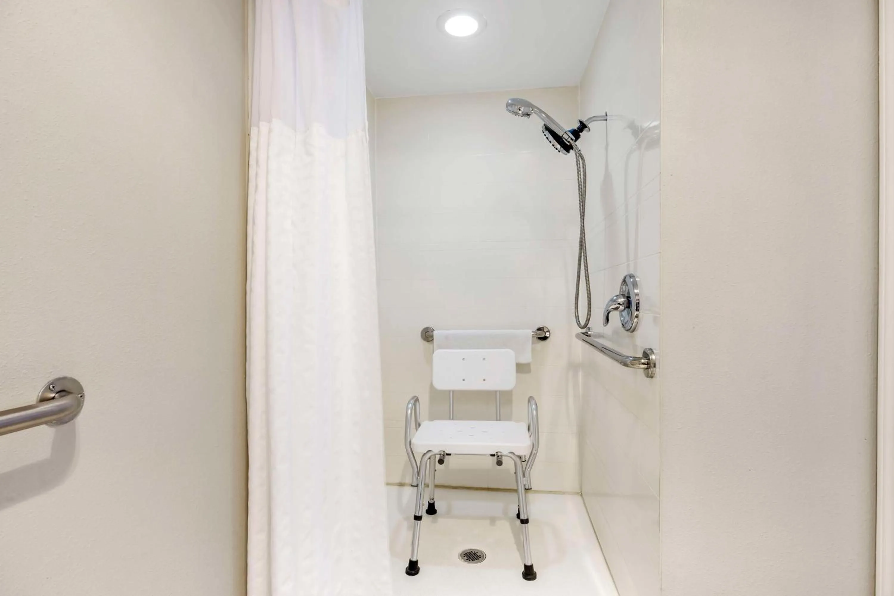 Bathroom in Best Western Plus Grand Manor Inn