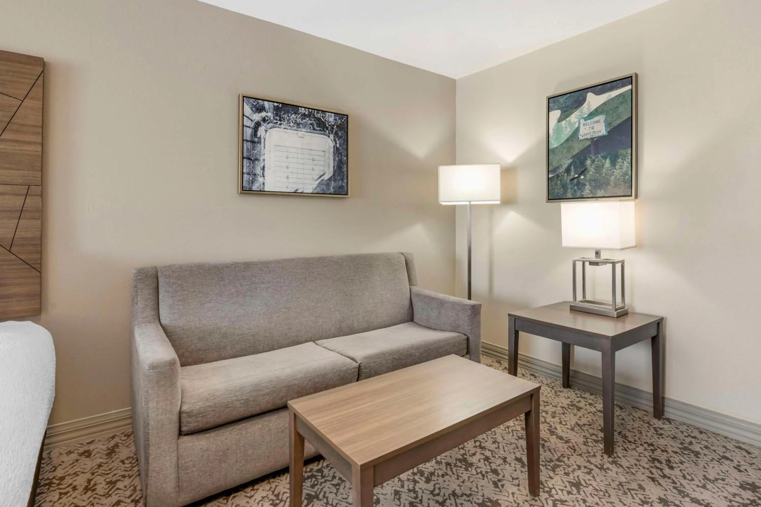 Bedroom in Best Western Plus Grand Manor Inn