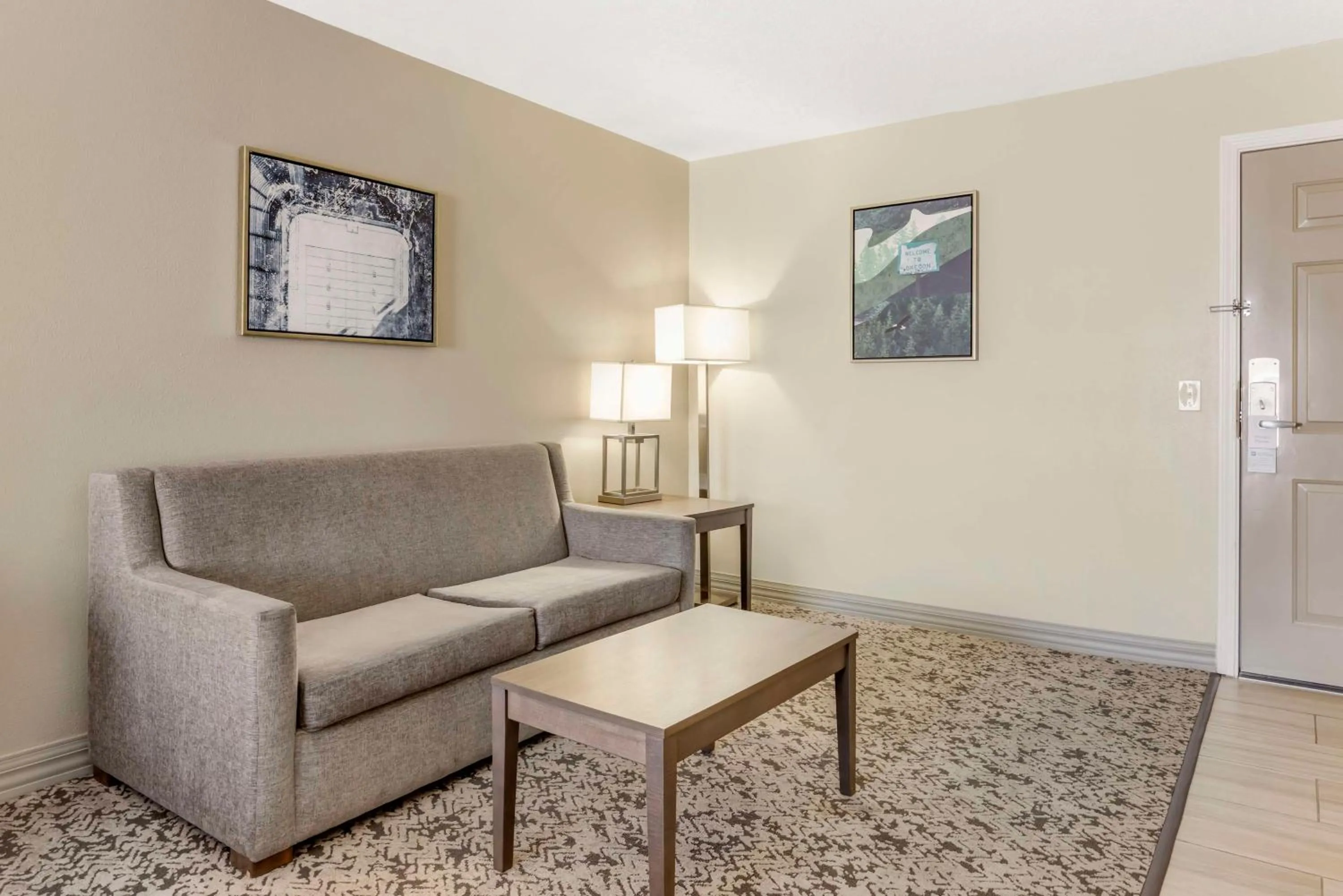 Bedroom in Best Western Plus Grand Manor Inn