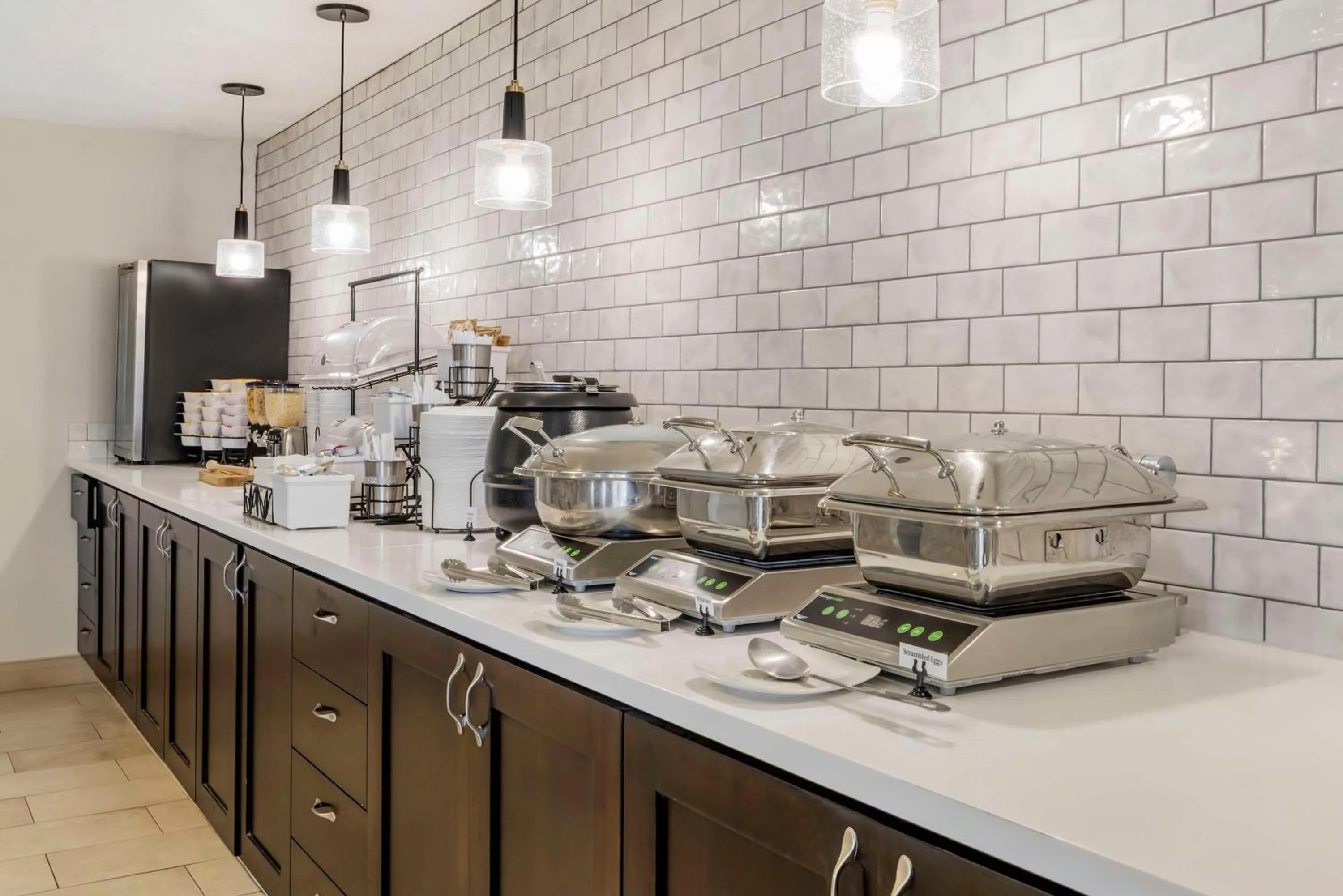 Breakfast in Best Western Plus Grand Manor Inn