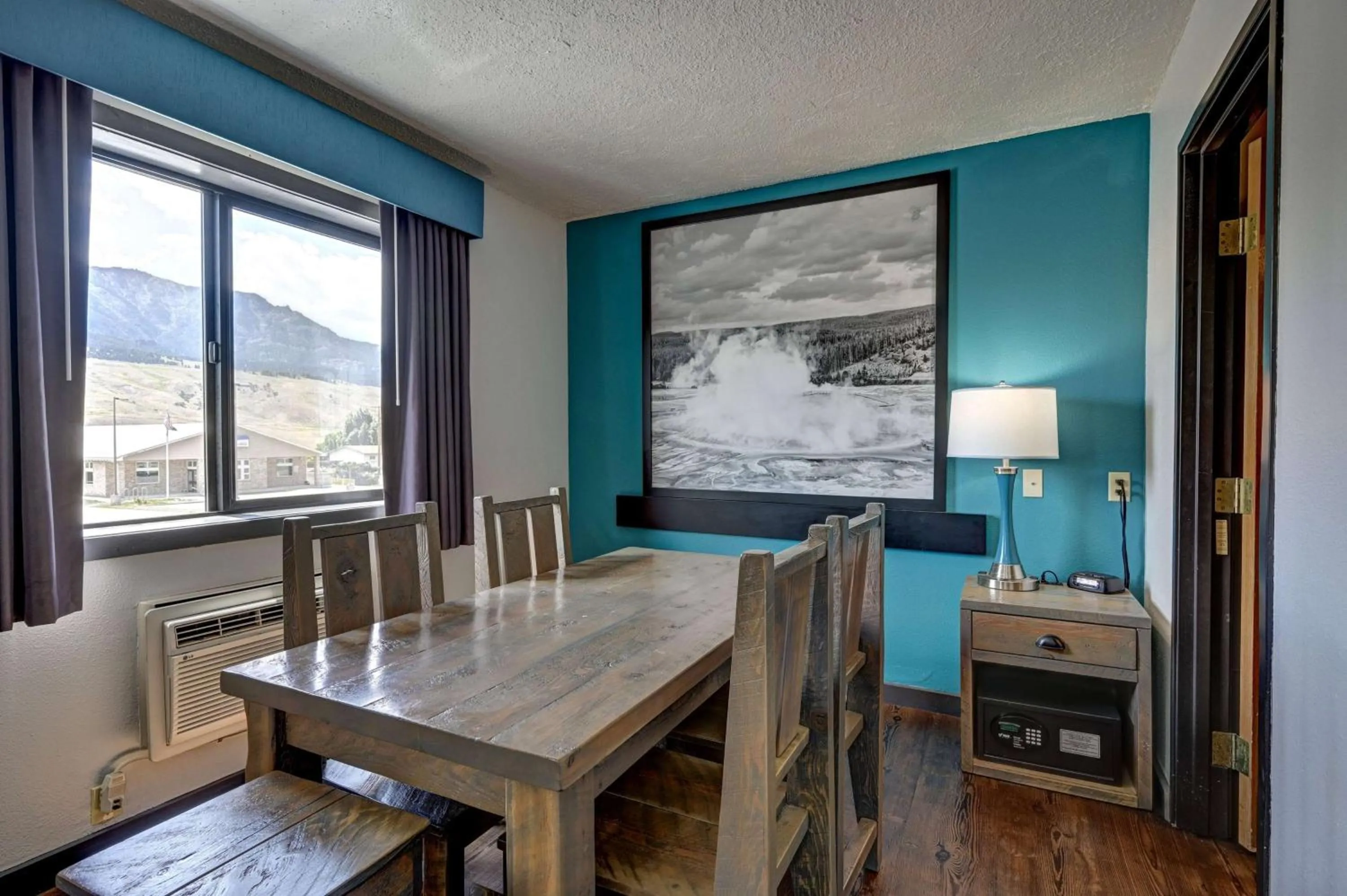 Photo of the whole room in Super 8 by Wyndham Gardiner/Yellowstone Park Area