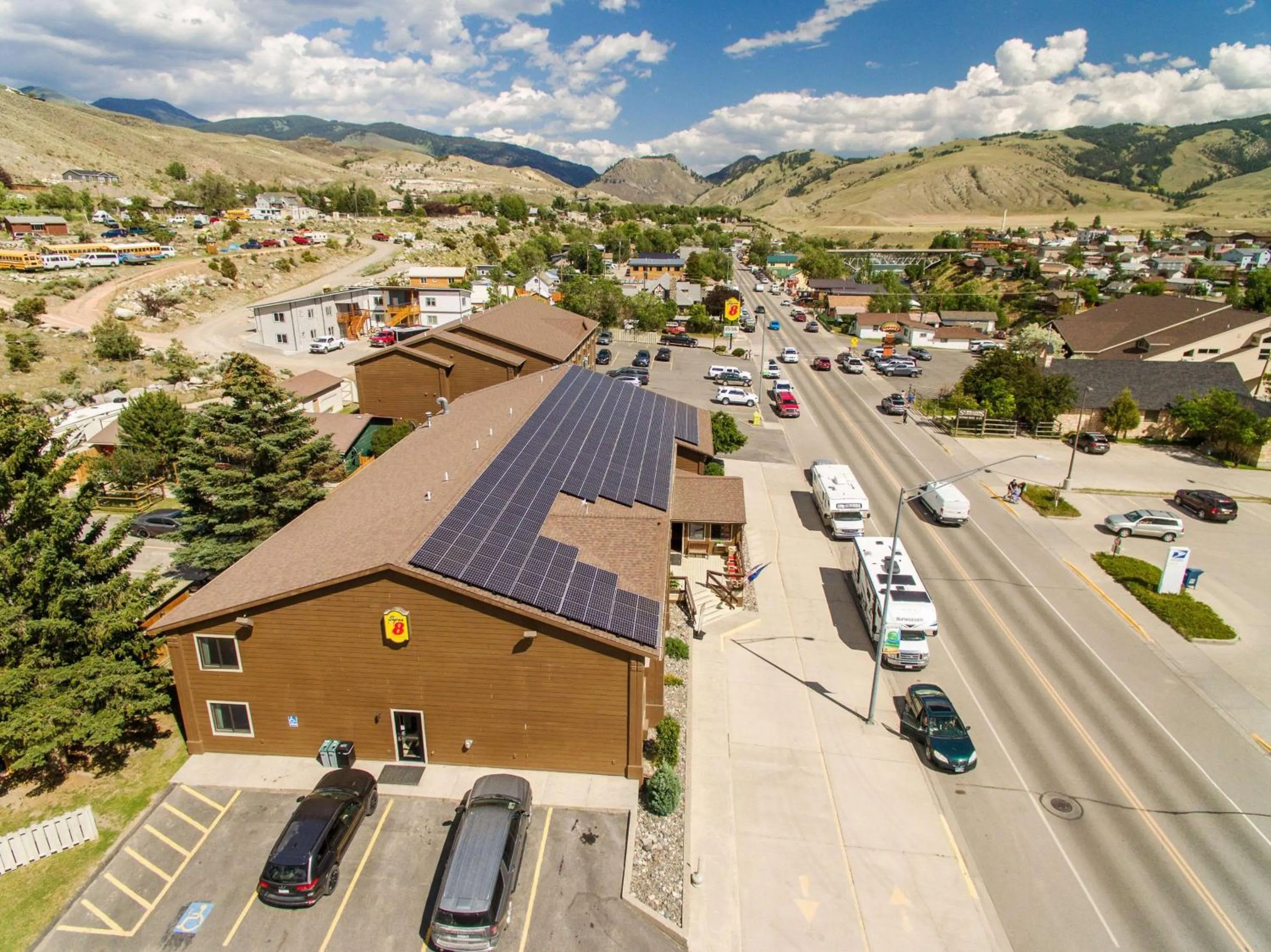 Property building in Super 8 by Wyndham Gardiner/Yellowstone Park Area