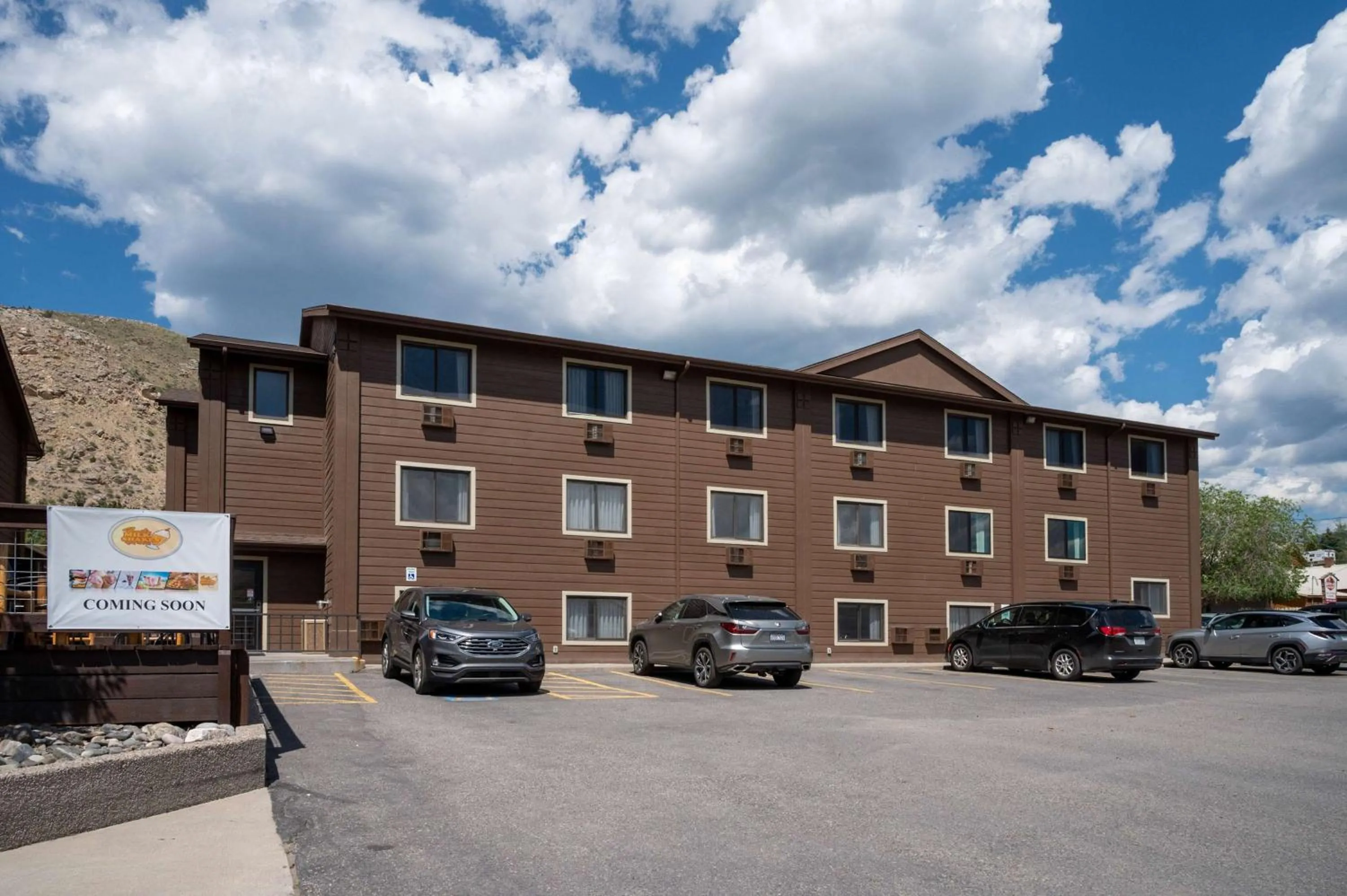 Property building in Super 8 by Wyndham Gardiner/Yellowstone Park Area