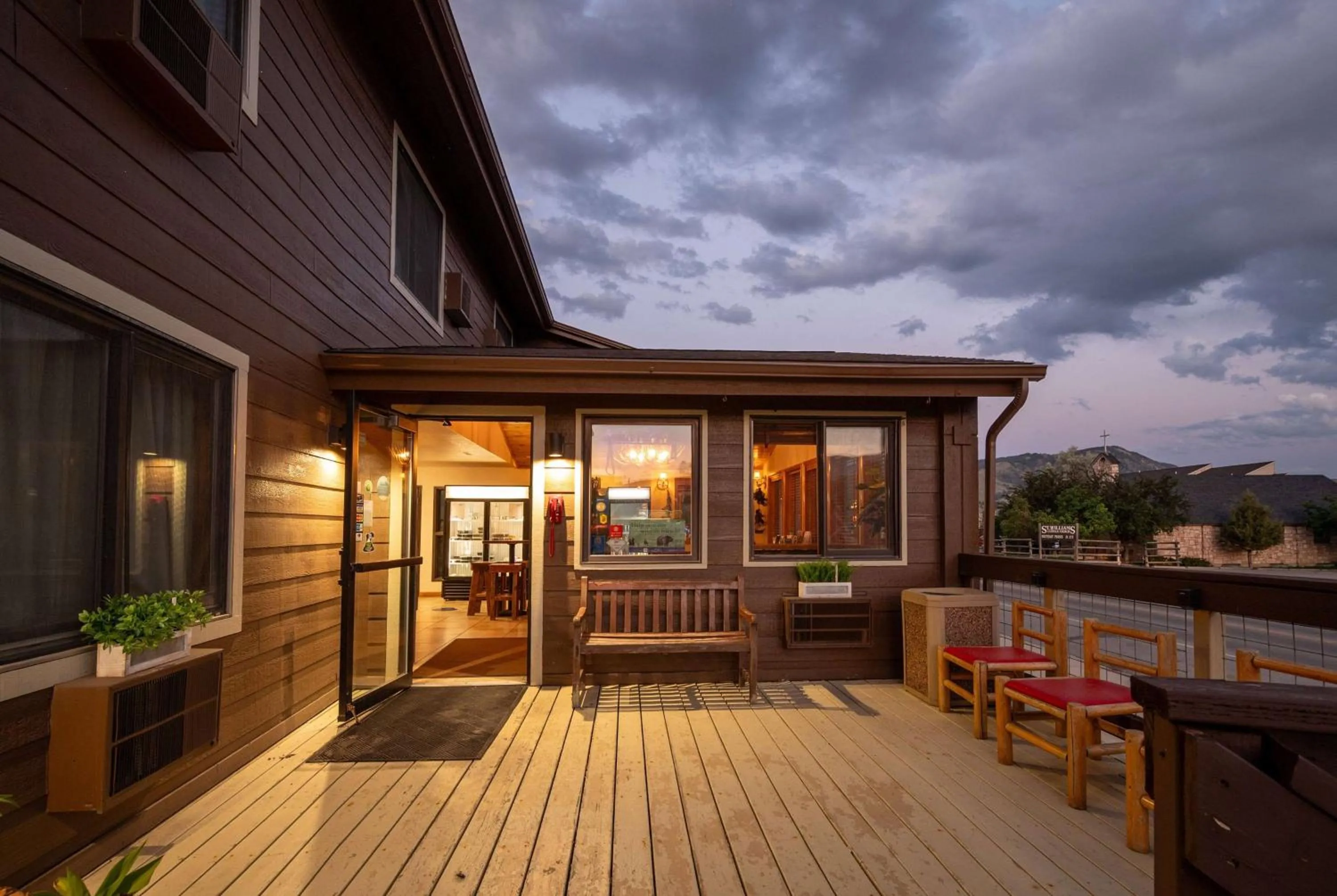 Property building in Super 8 by Wyndham Gardiner/Yellowstone Park Area