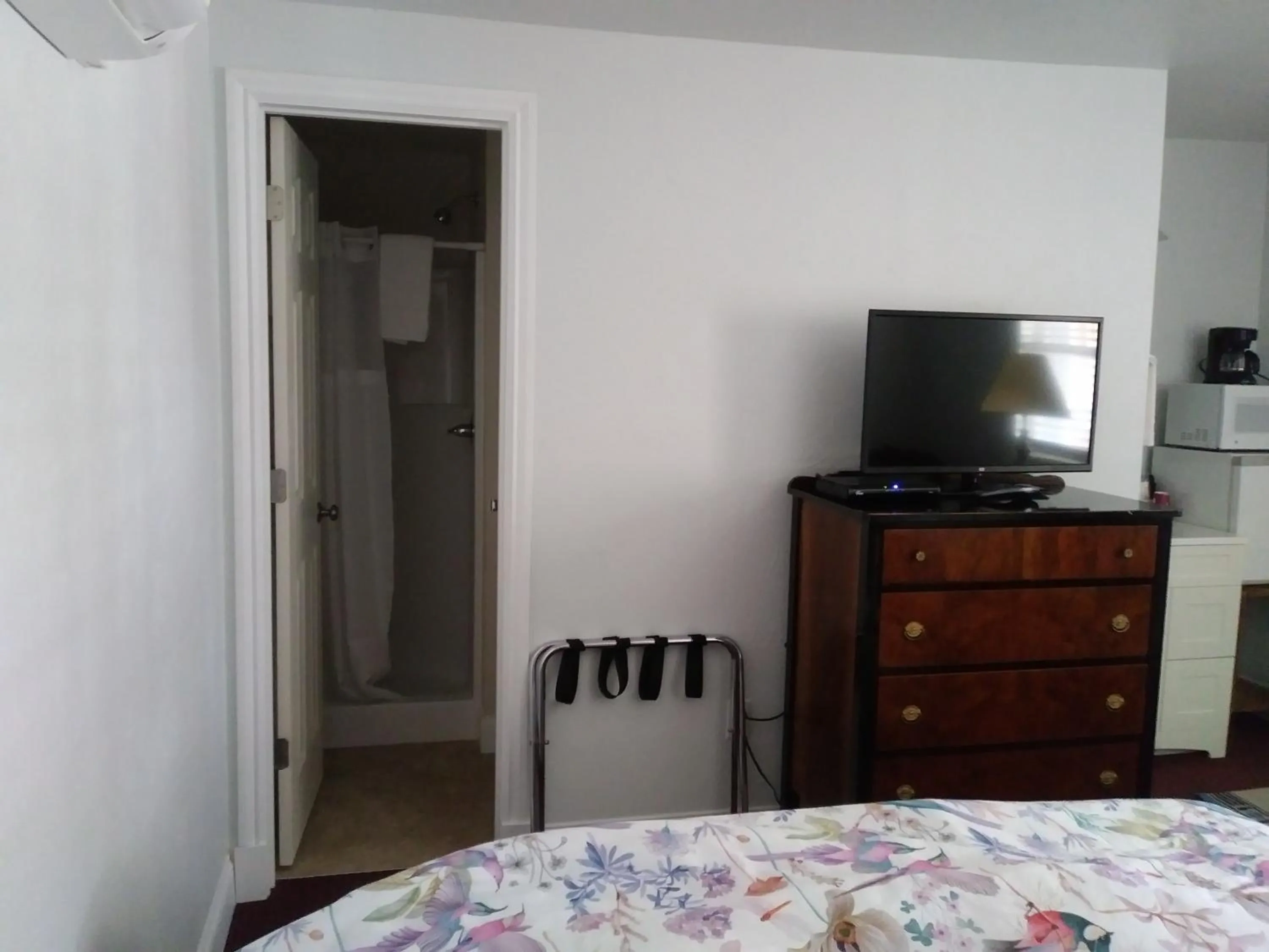 Bed in Big Horn Motel