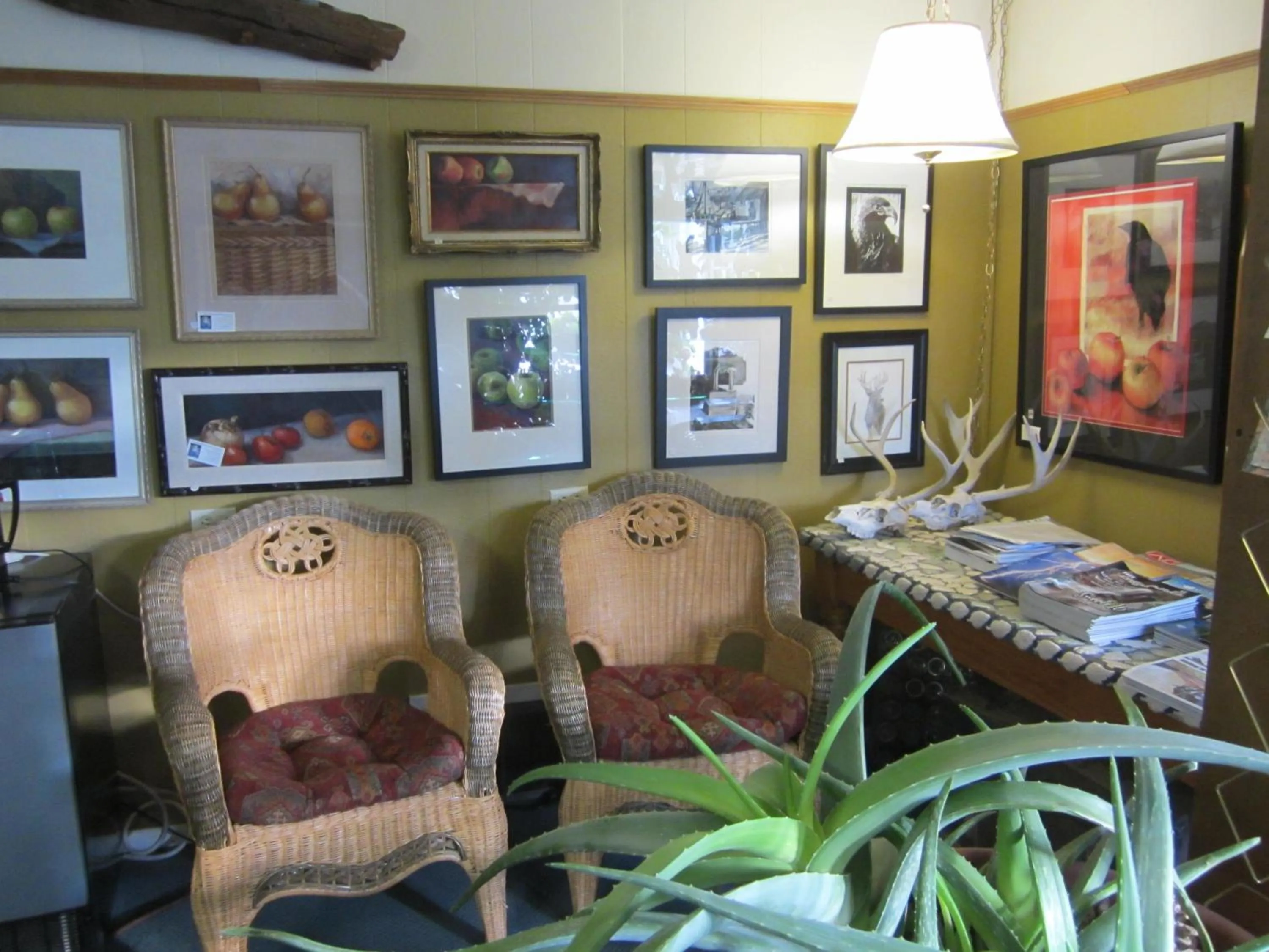 On-site shops in Big Horn Motel