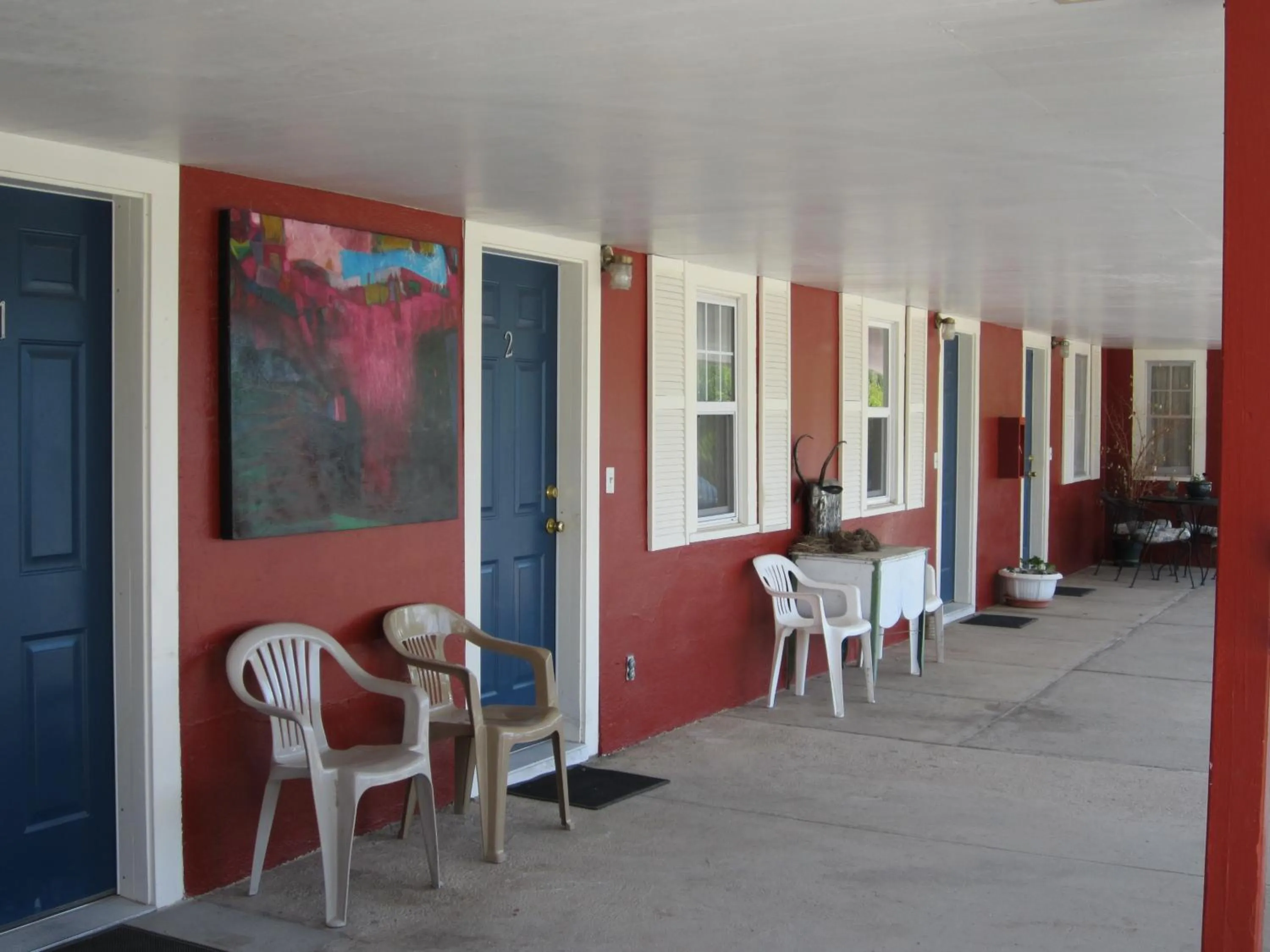 Facade/entrance in Big Horn Motel