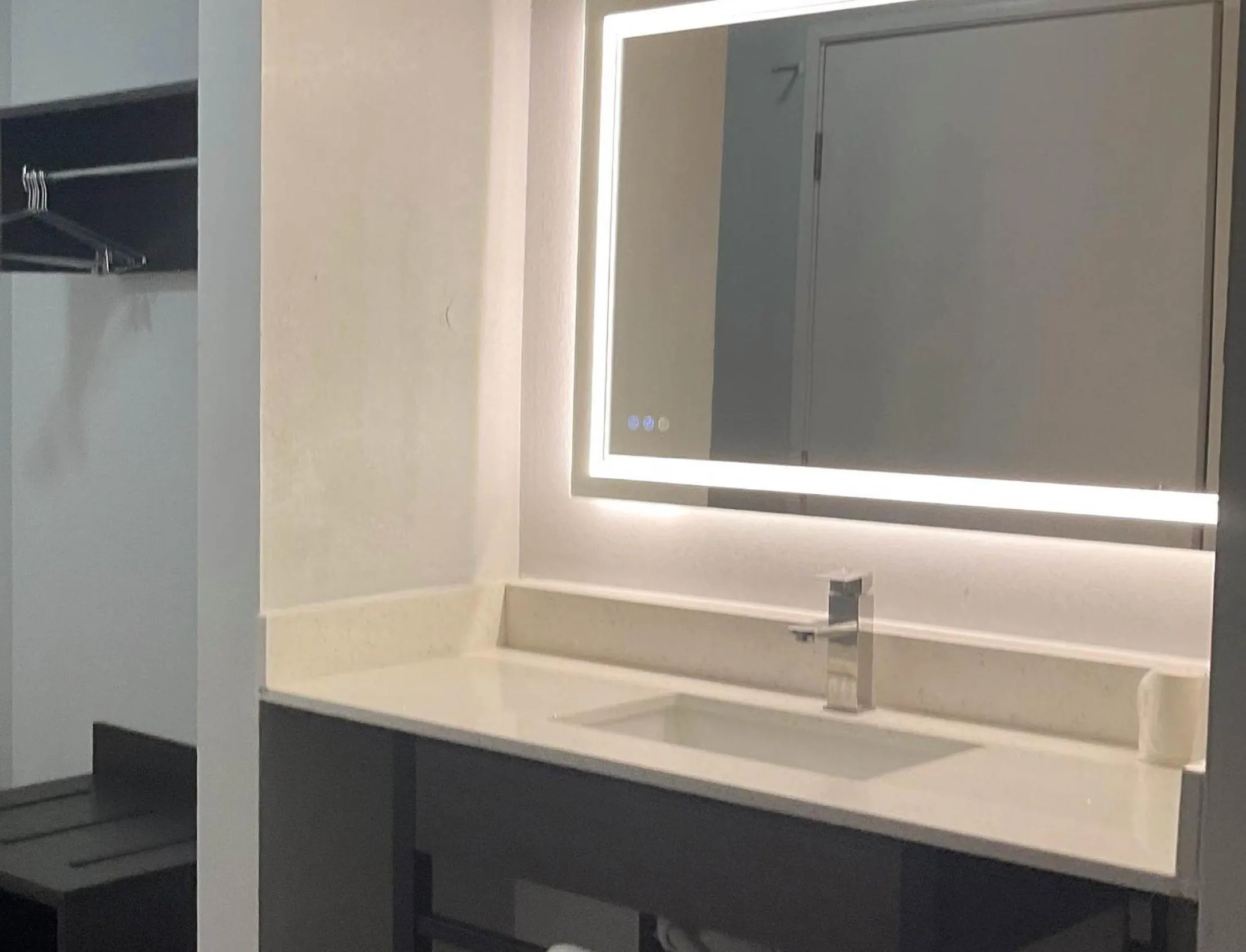 Bathroom in Motel 6 Omaha - IAT West