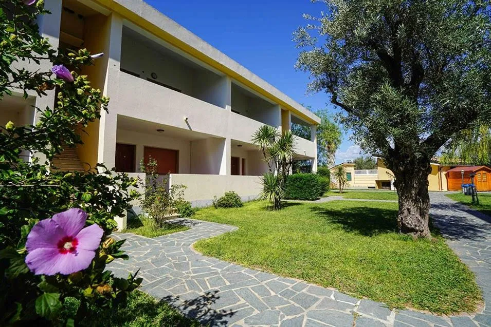 Property Building in Apulia Hotel Sellia Marina