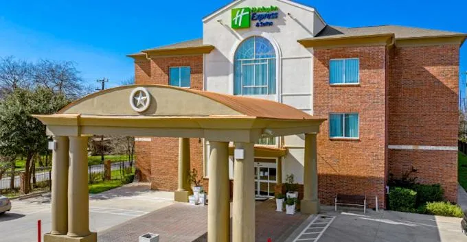 Holiday Inn Express & Suites San Antonio South by IHG
