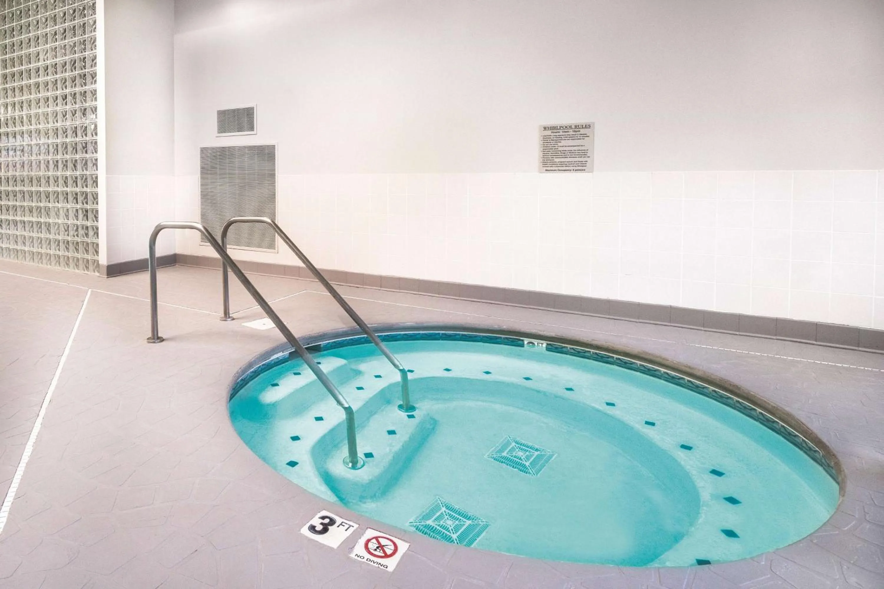 Pool view in La Quinta by Wyndham Loudon