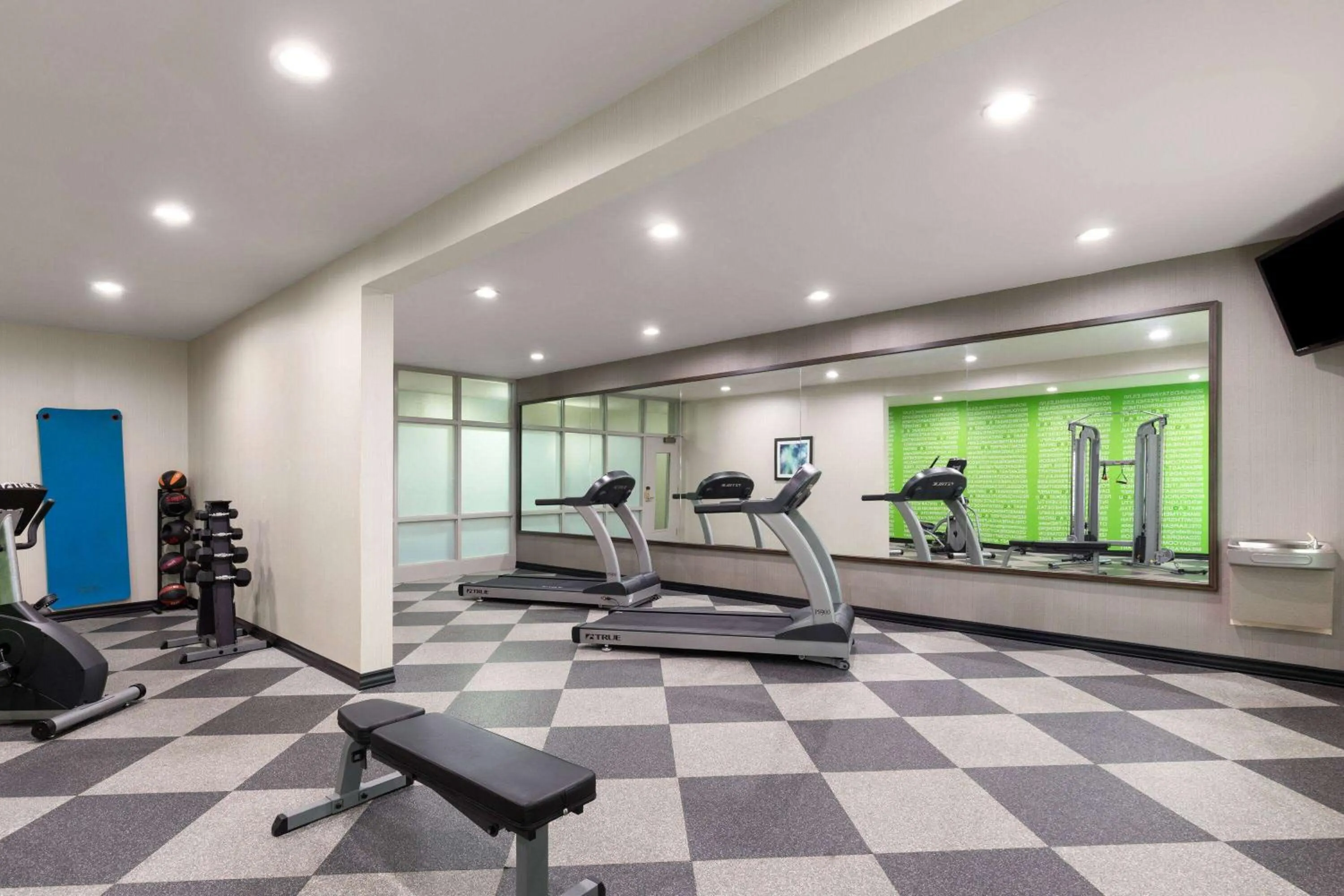 Fitness centre/facilities in La Quinta by Wyndham Loudon