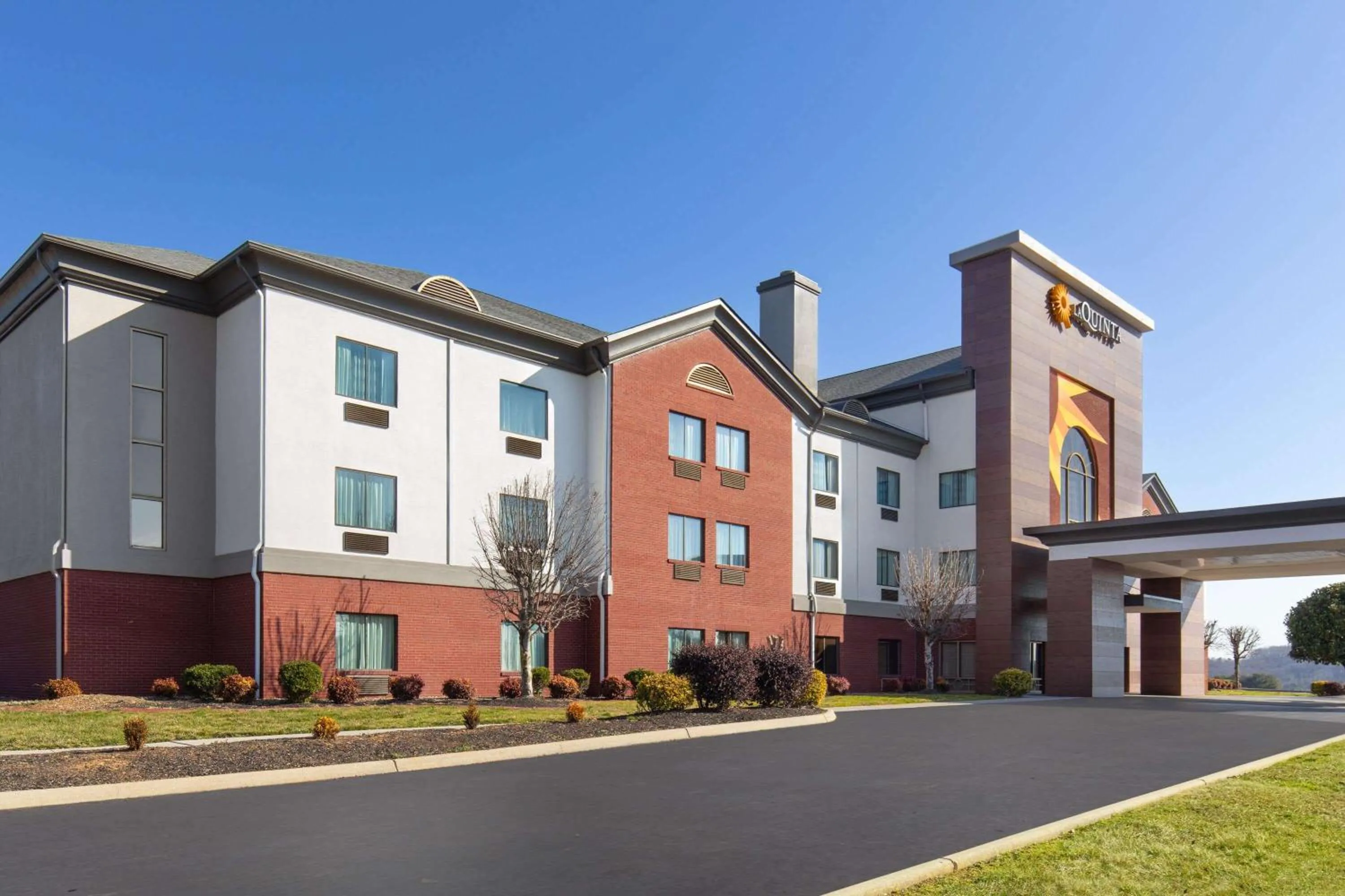 Property building in La Quinta by Wyndham Loudon