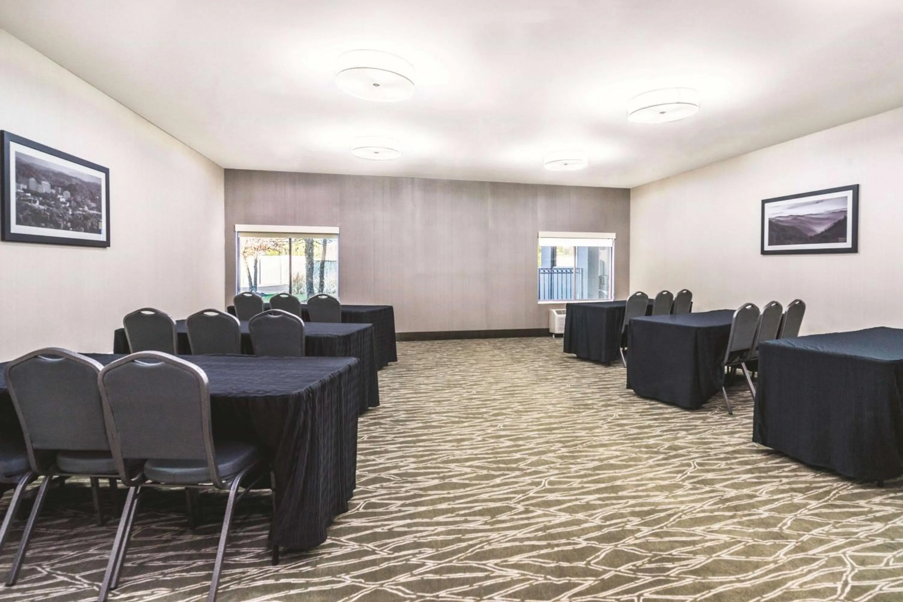 Meeting/conference room in La Quinta by Wyndham Loudon