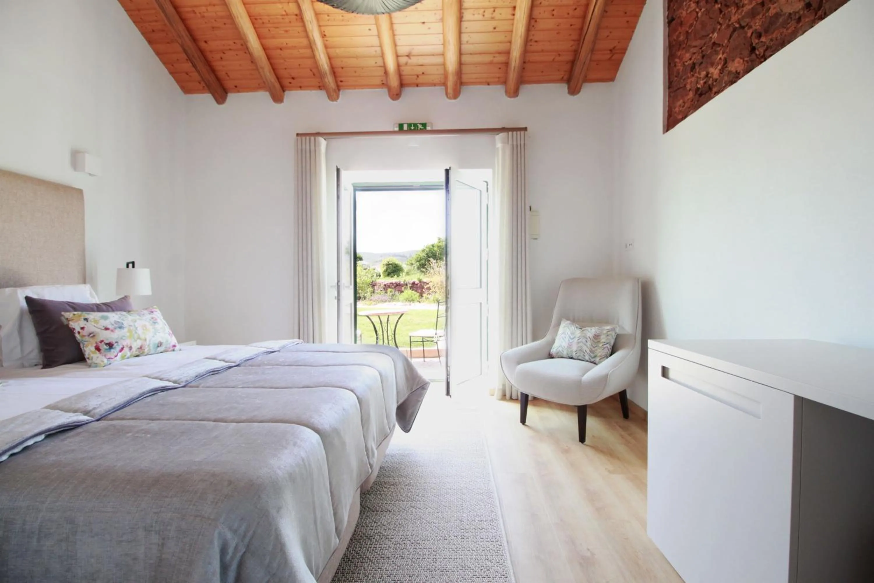Photo of the whole room, Bed in Quinta da Luz - A Luxury Boutique B&B