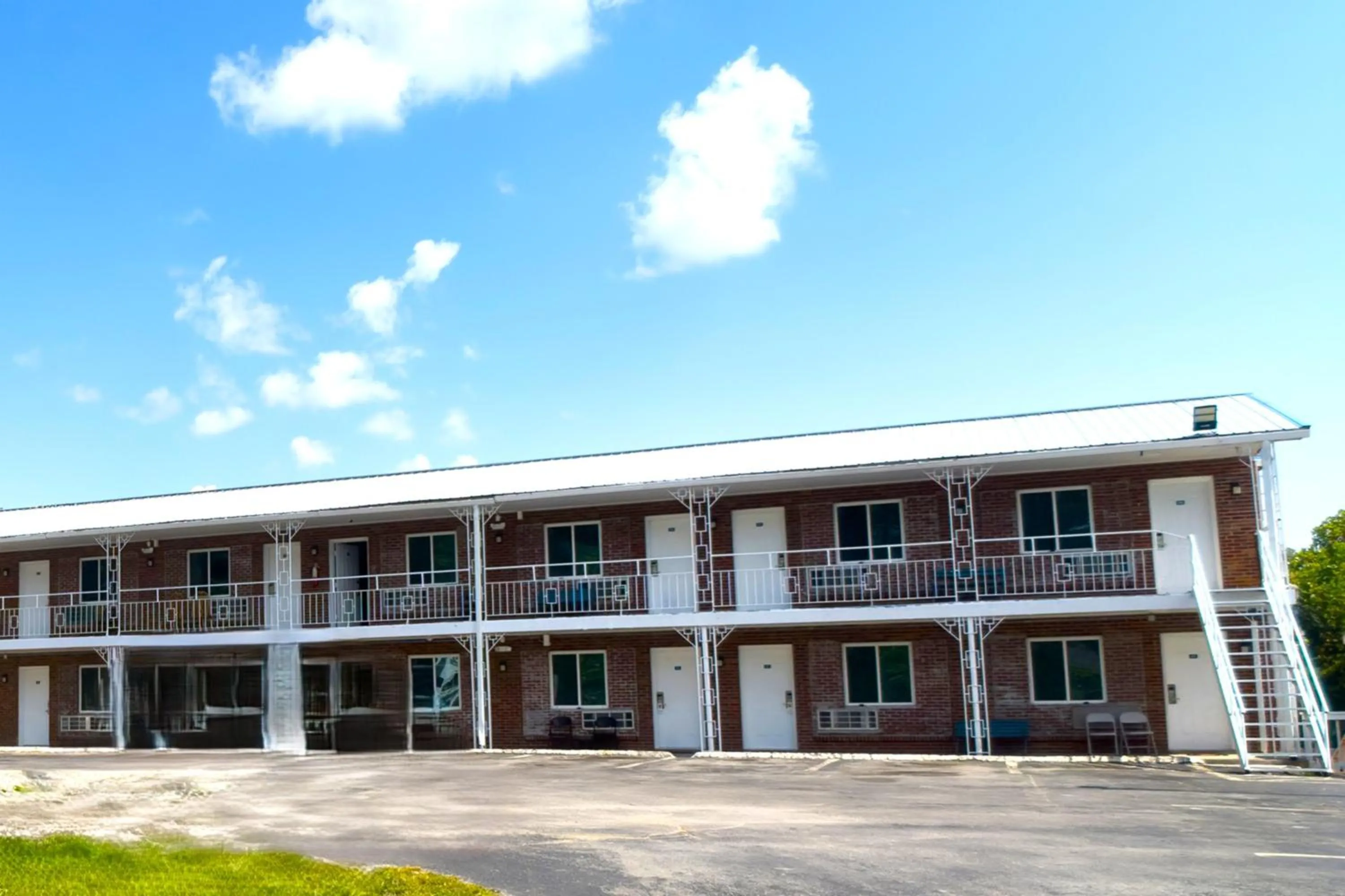 Facade/entrance in Imperial Inn by OYO Tazewell