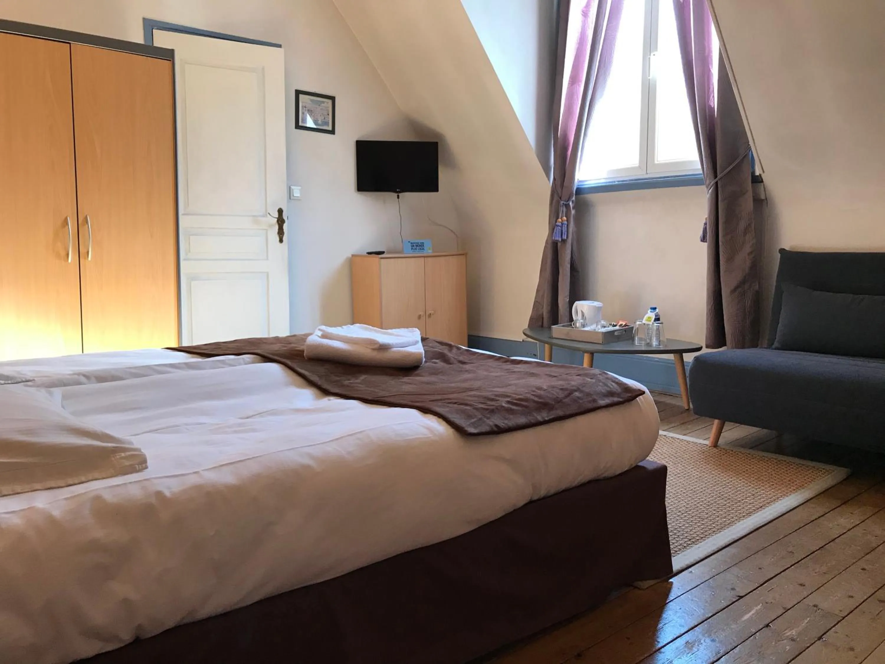 Bed in Hôtel de Paris Restaurant BISTRONOMY