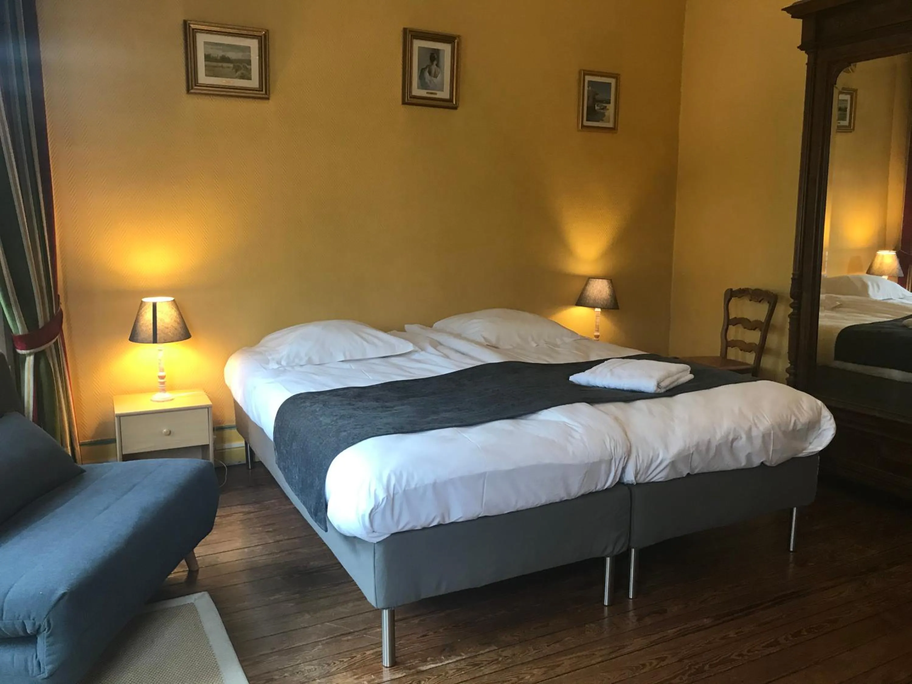 Bed in Hôtel de Paris Restaurant BISTRONOMY