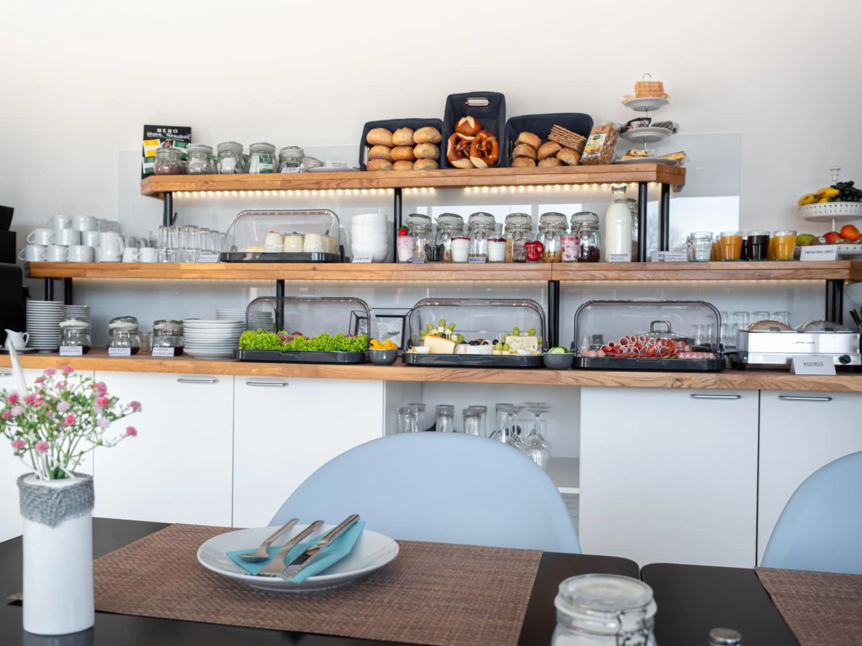 Restaurant/places to eat in Hotel das Q