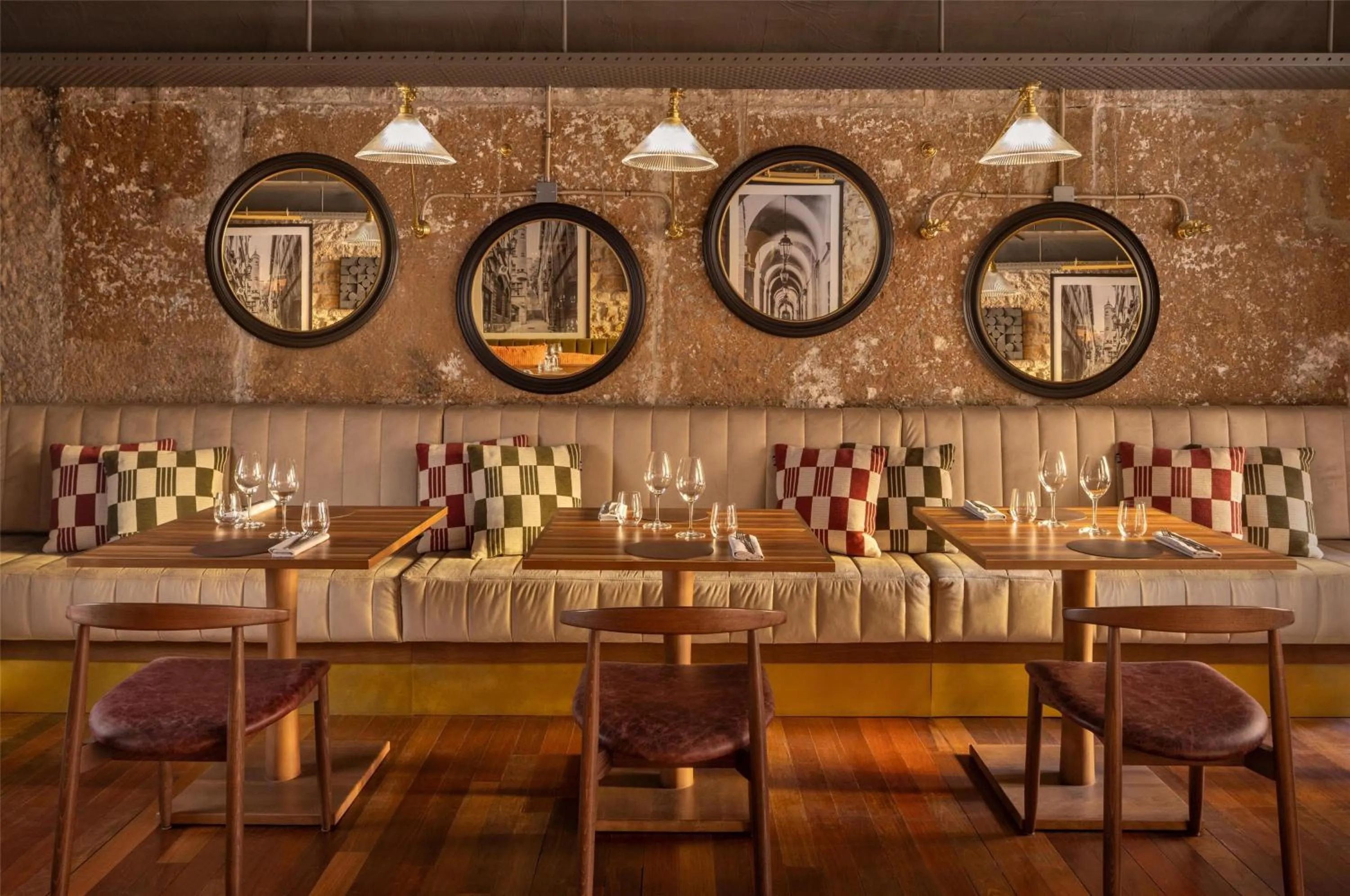 Restaurant/places to eat in Cour des Loges Lyon, A Radisson Collection Hotel