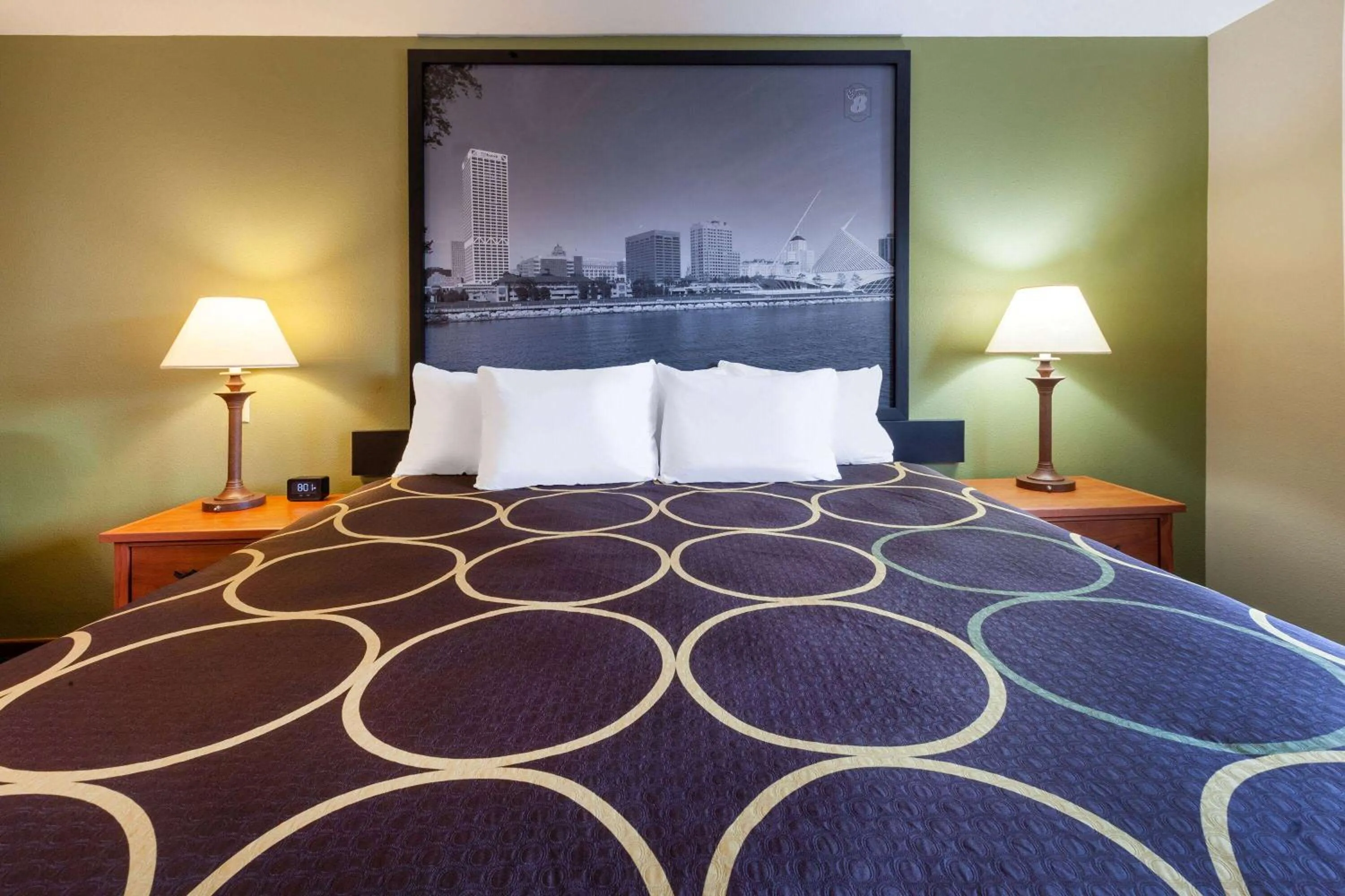 Photo of the whole room in Super 8 by Wyndham Berlin WI