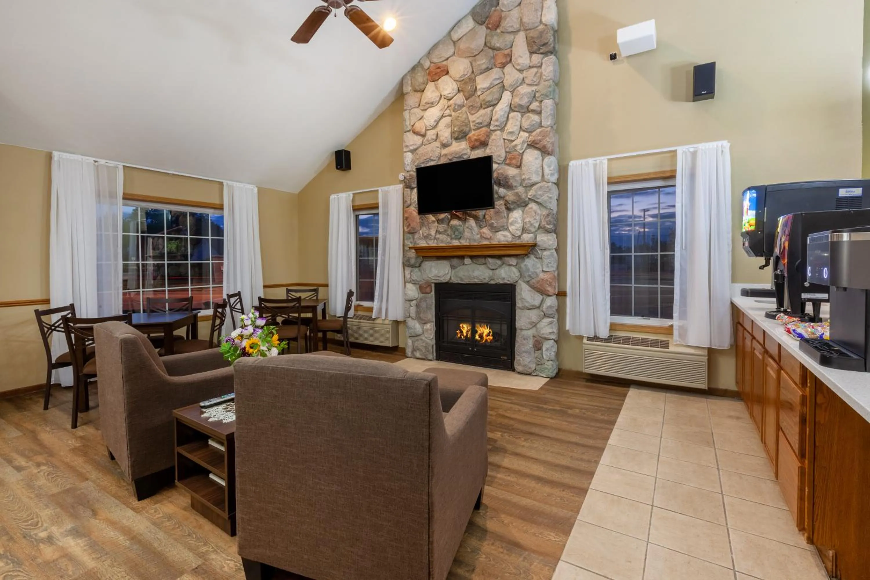 Lobby or reception in Super 8 by Wyndham Berlin WI