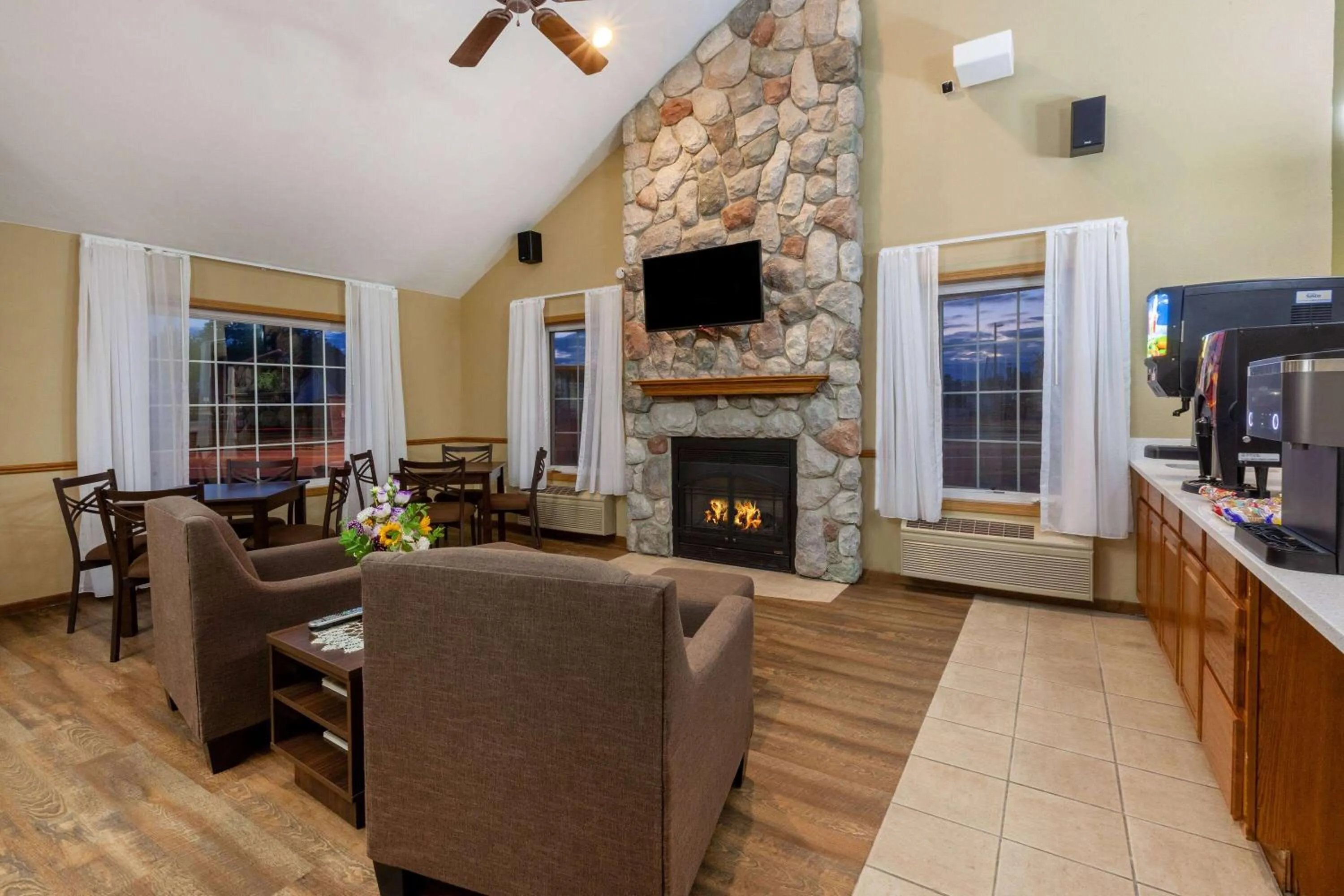 Breakfast in Super 8 by Wyndham Berlin WI