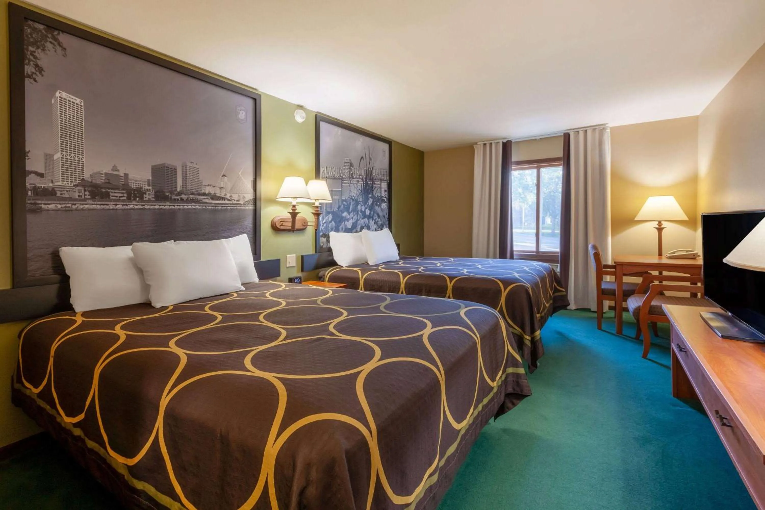 Photo of the whole room in Super 8 by Wyndham Berlin WI