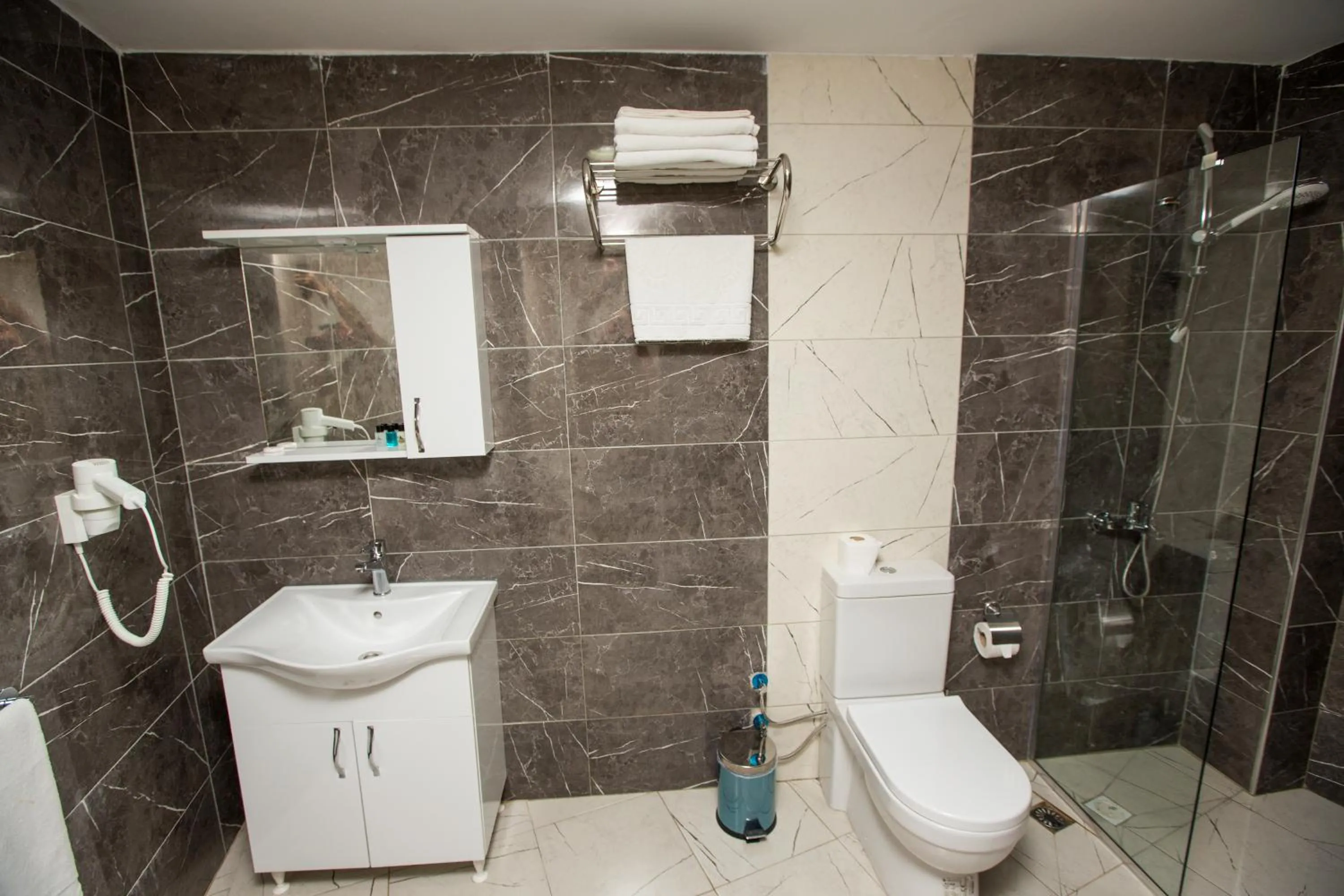 Shower in Corner Garden Hotel