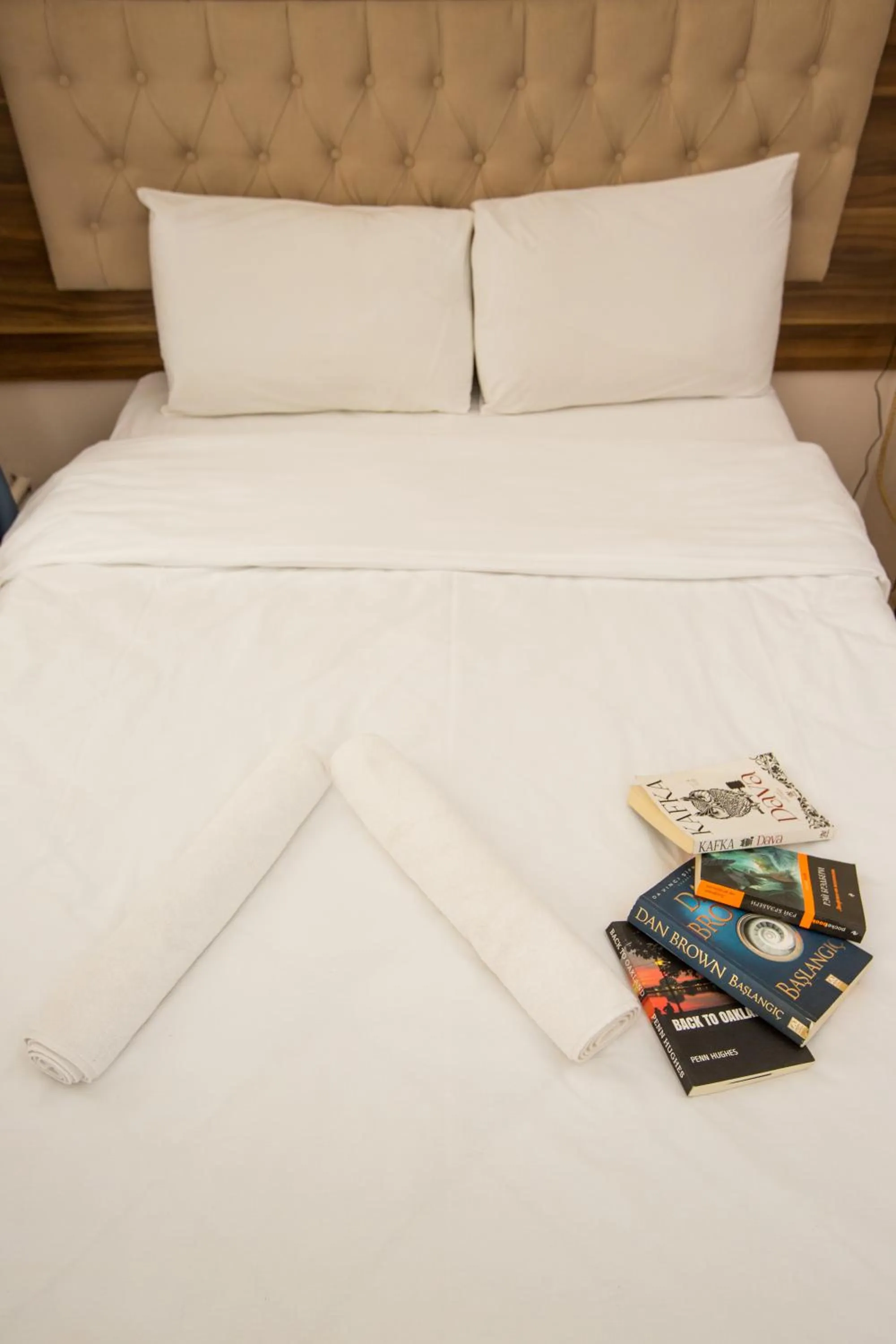 Seating area, Bed in Corner Garden Hotel