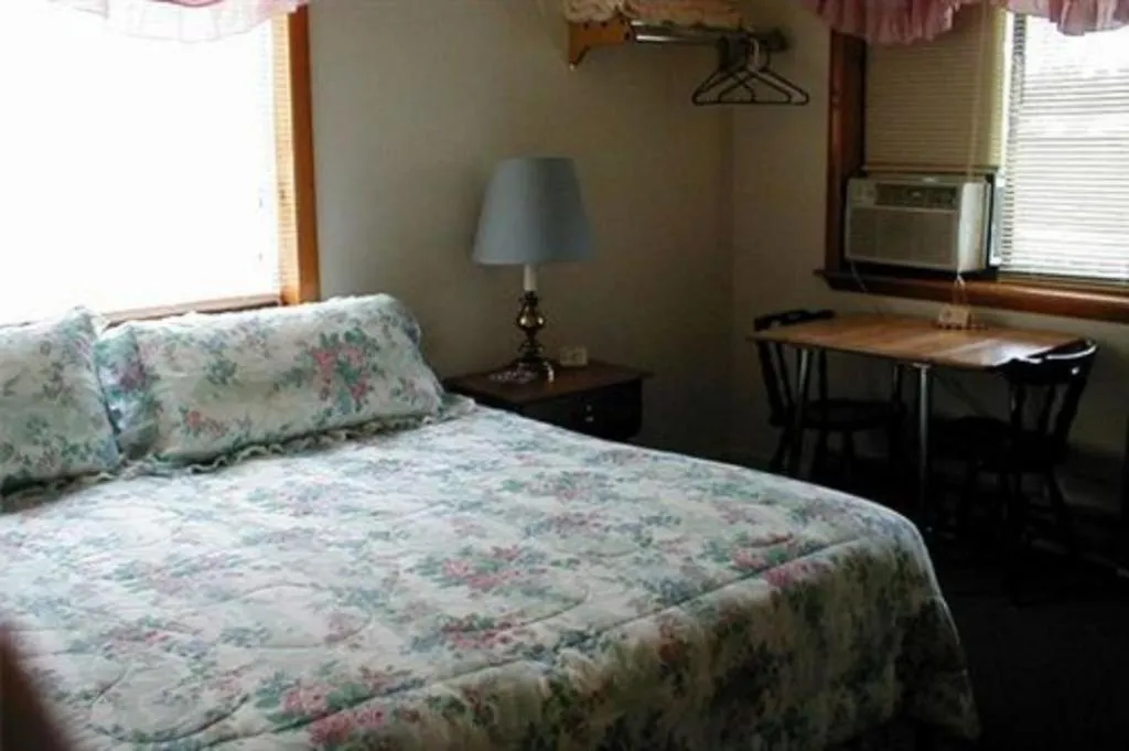 Other, Bed in Jenny's Country Manor