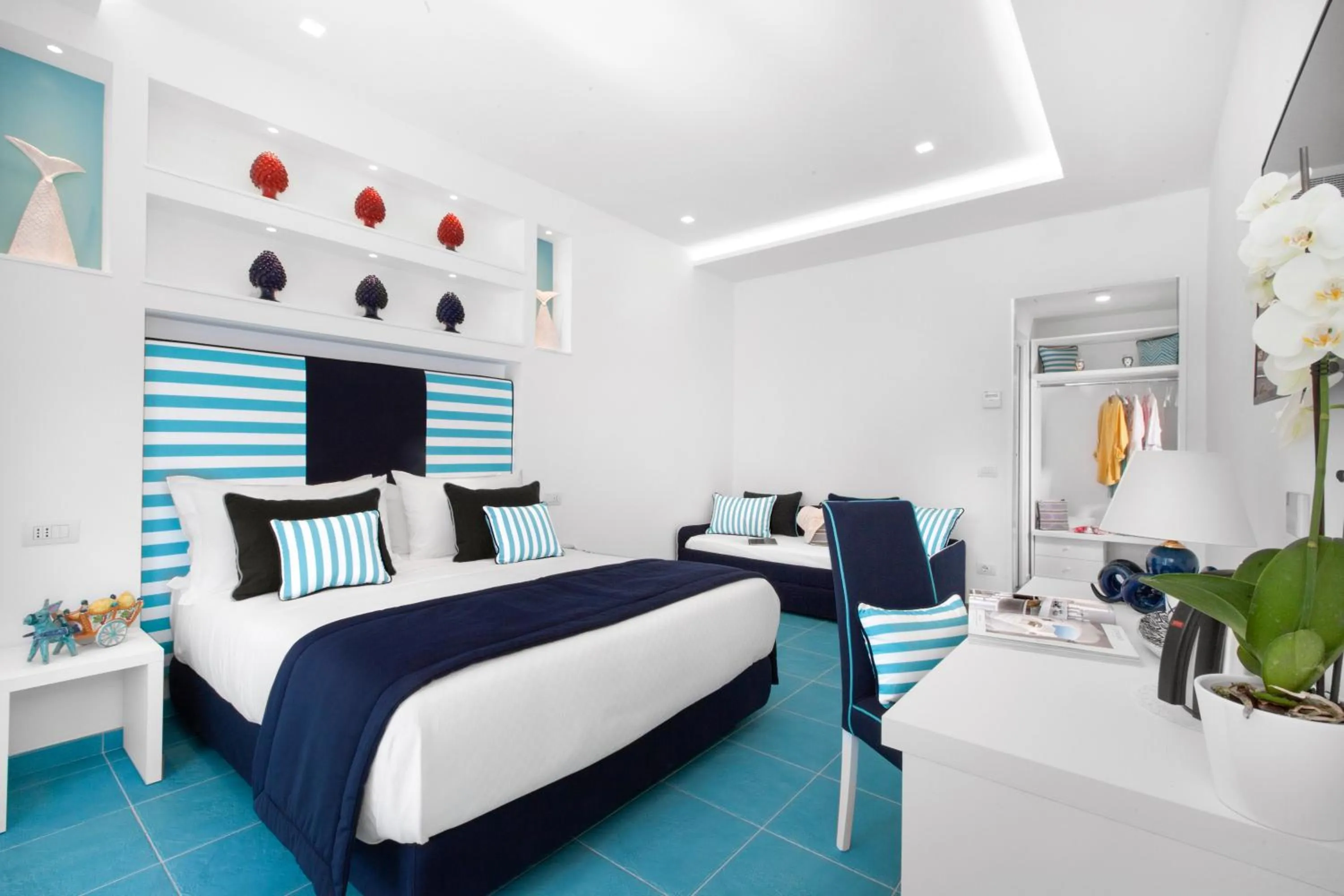 Bed in YourHome - Sersale Suites