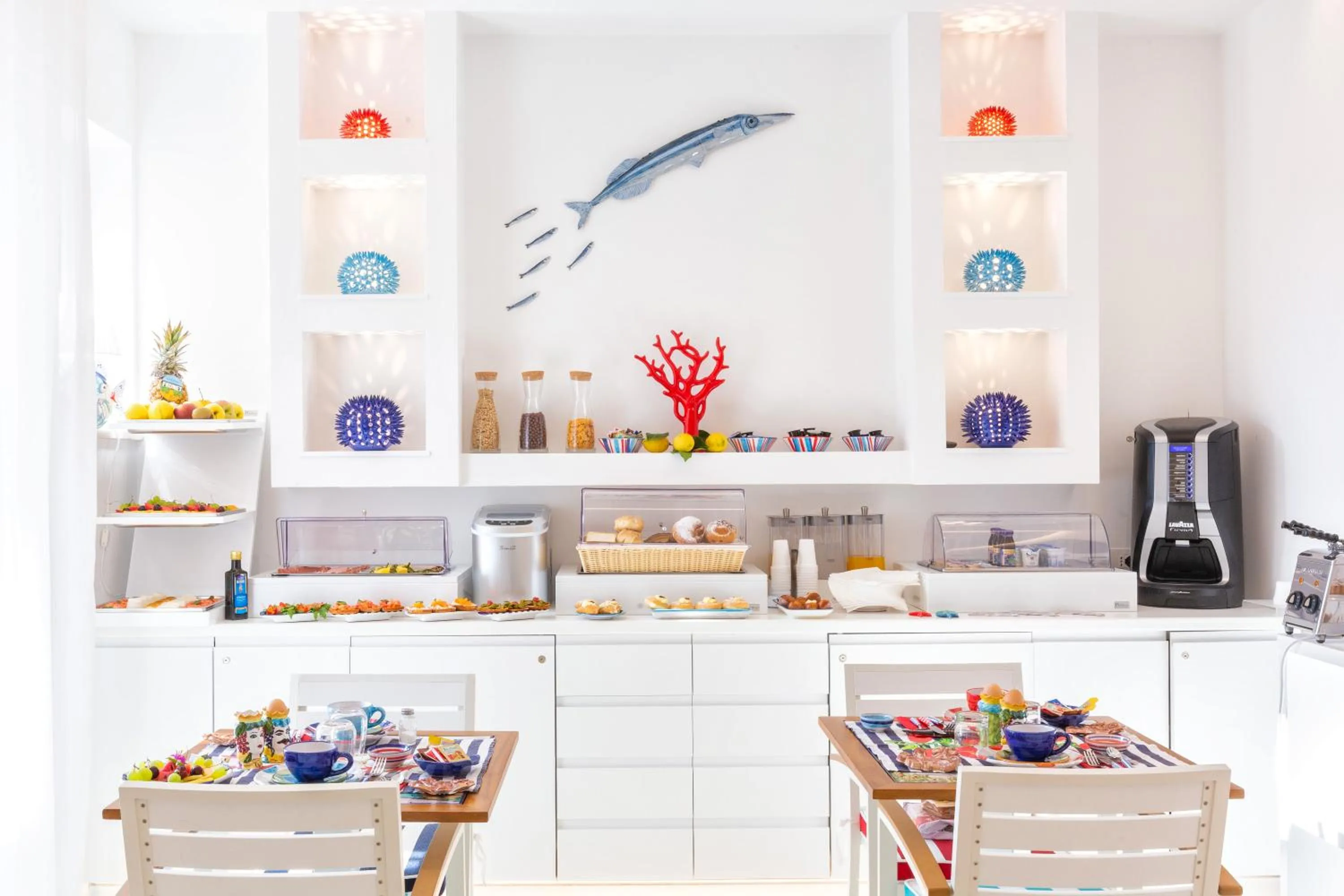 Restaurant/places to eat in YourHome - Sersale Suites