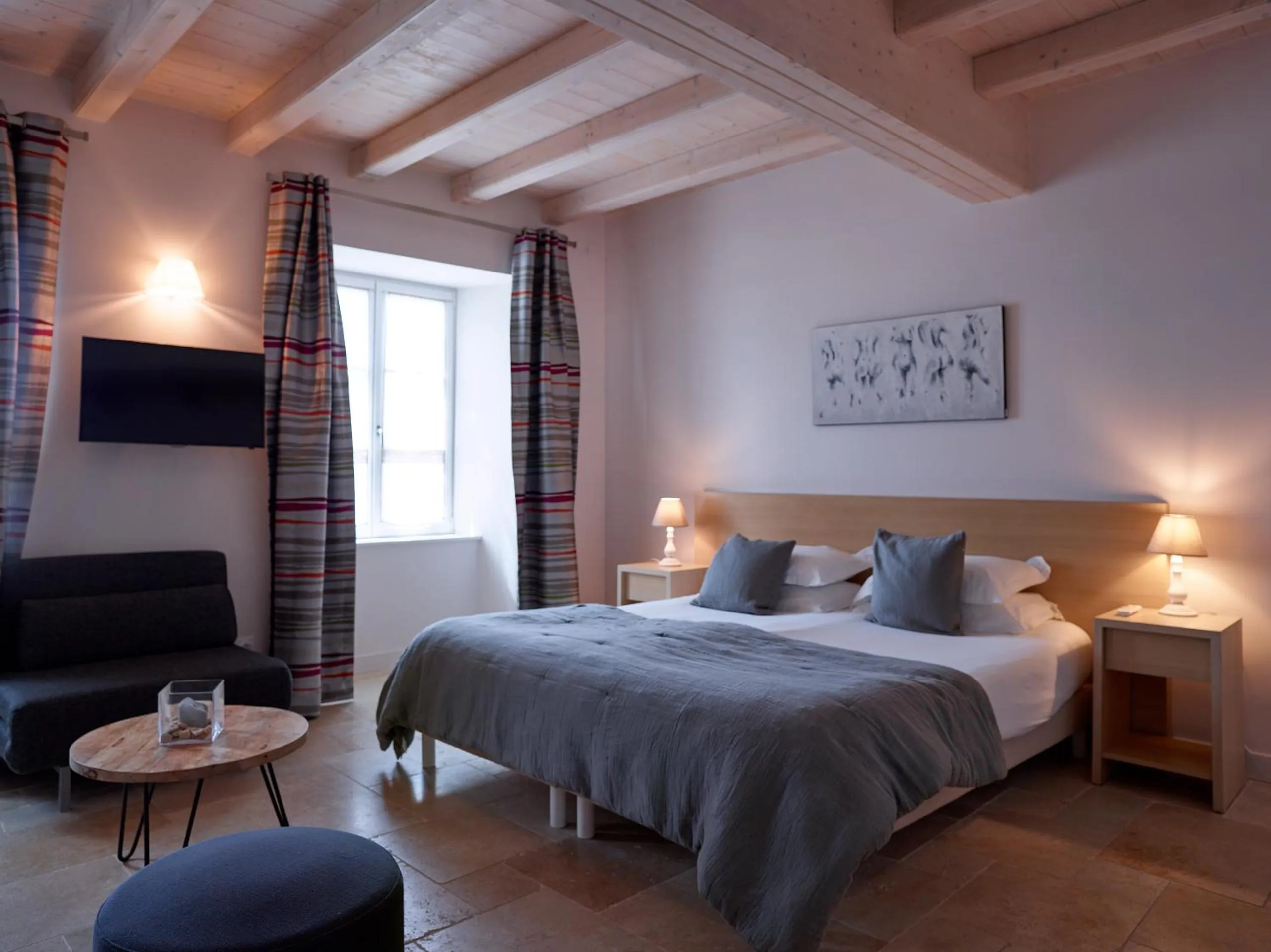 Photo of the whole room in Villa de L'Eclusier