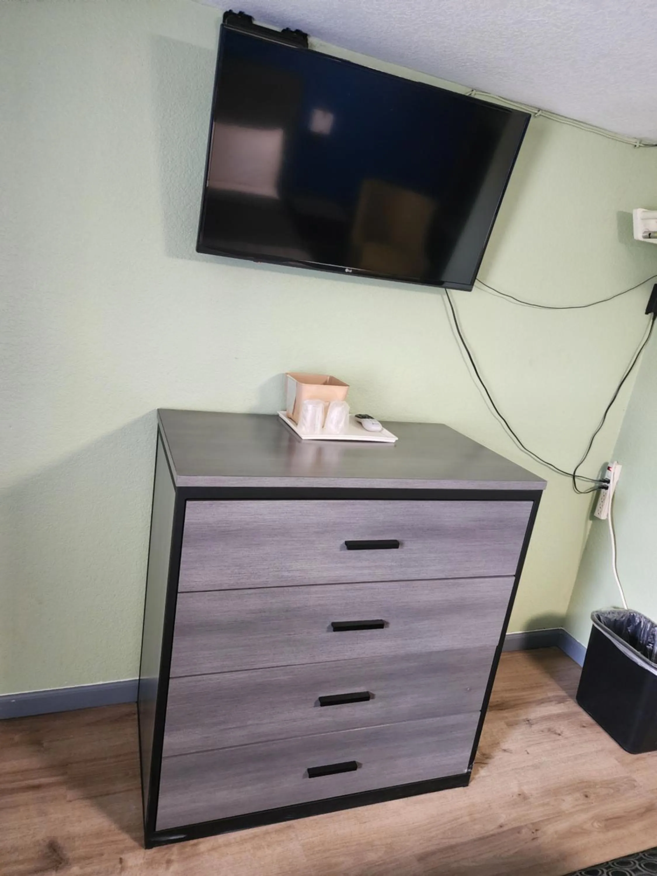 TV and multimedia in Plaza Motel