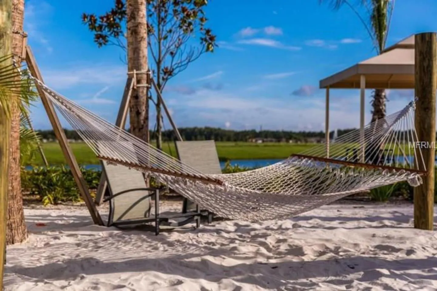 Beach in H - New 2 Bedroom Condo - 5 Miles to Disney - Free Water Park