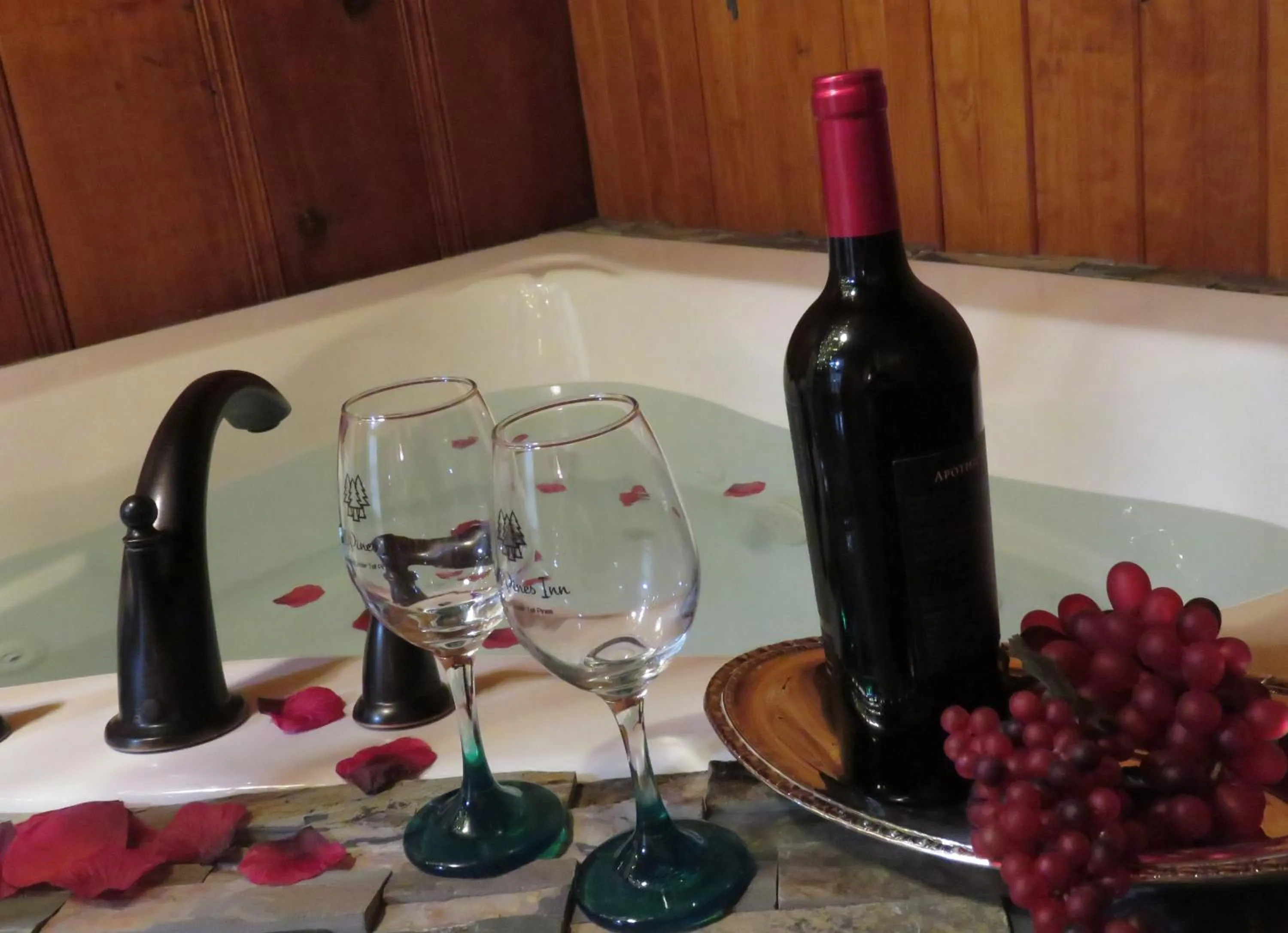 Decorative detail in Tall Pines Inn