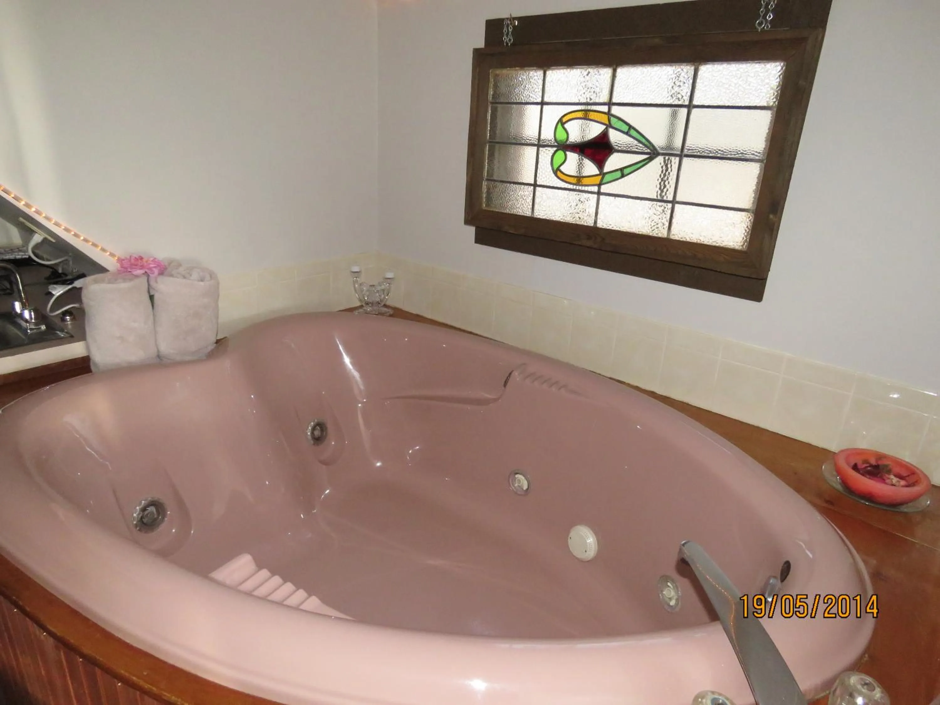 Hot Tub in Tall Pines Inn