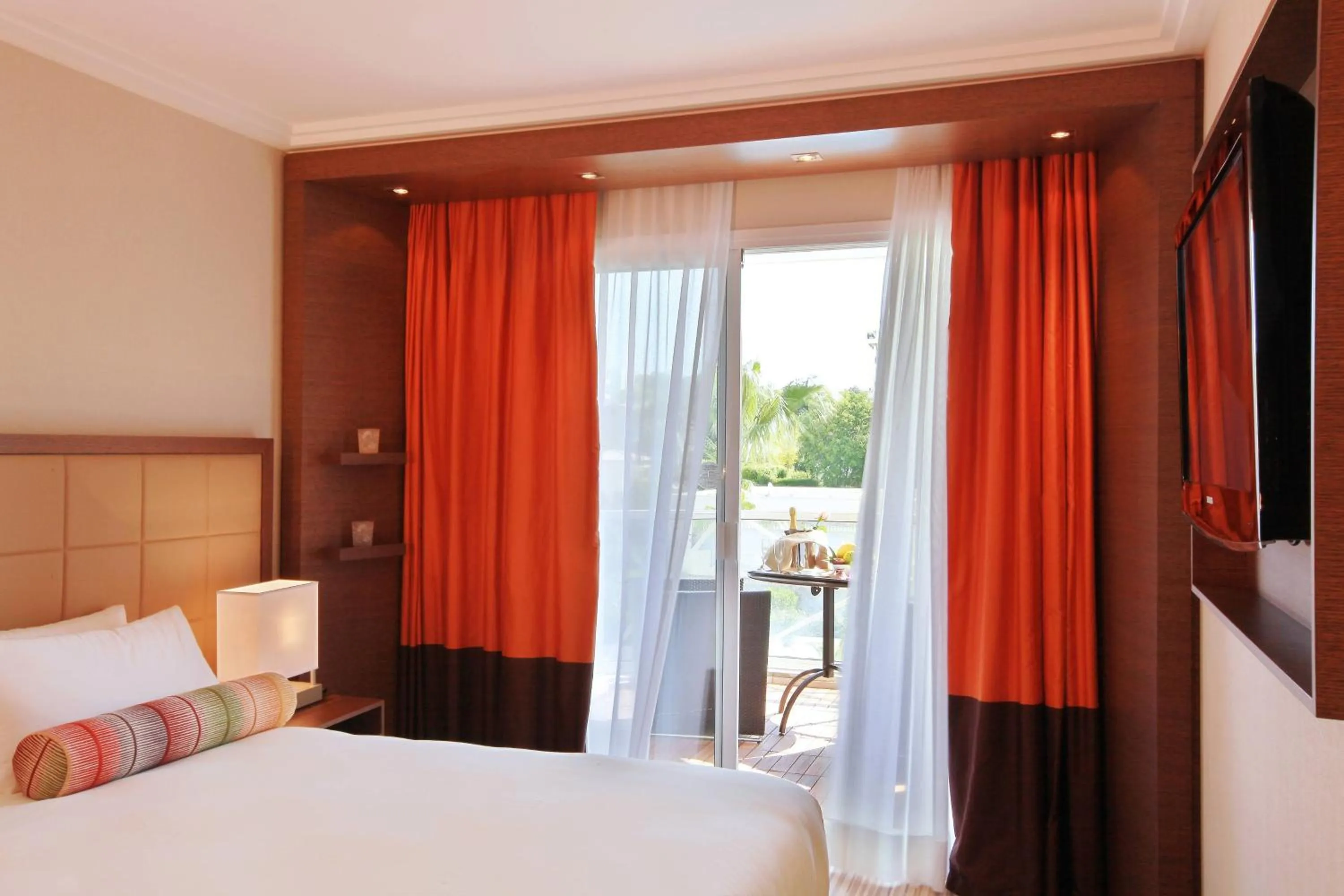 Photo of the whole room, Bed in AC Hotel by Marriott Ambassadeur Antibes - Juan Les Pins