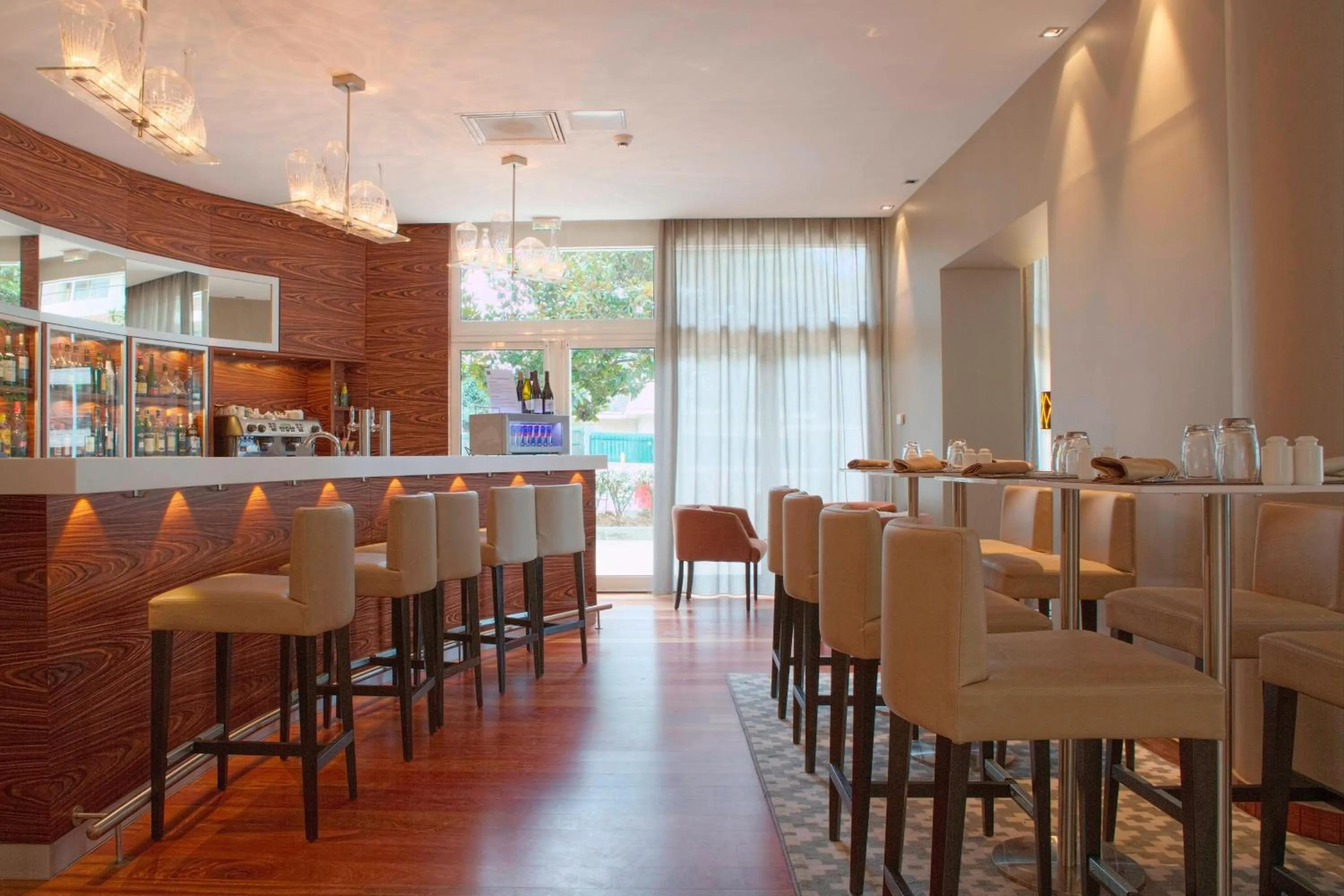 Lounge or bar in AC Hotel by Marriott Ambassadeur Antibes - Juan Les Pins