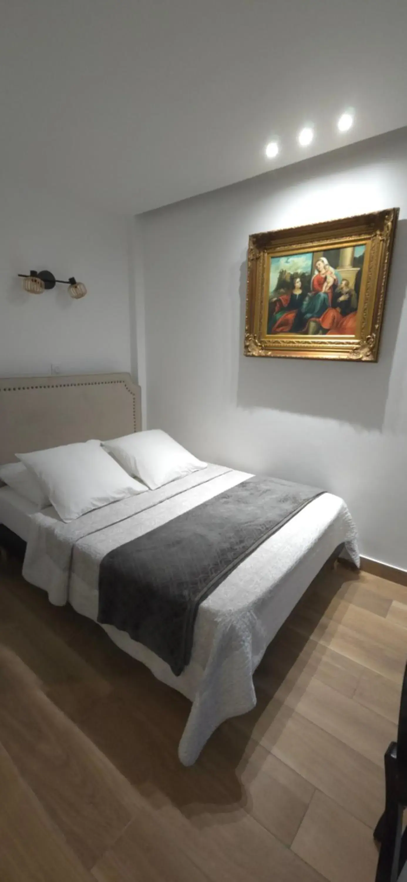 Double Room with Shower (without elevator) in Camelia Prestige - Place de la Nation Double Room with Shower (without elevator) in Camelia Prestige - Place de la Nation