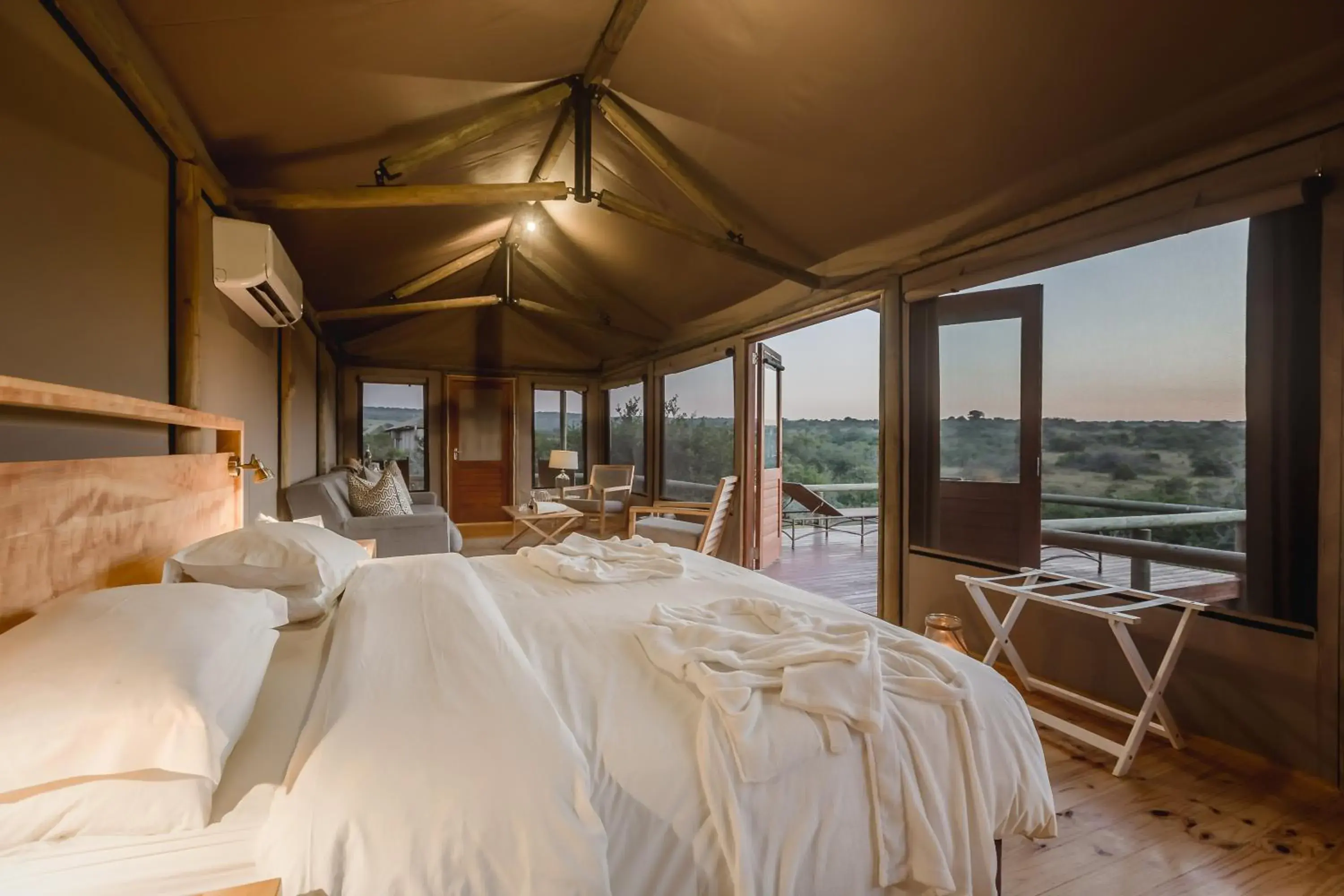 Luxury Safari Tent in Hlosi Game Lodge - Amakhala Game Reserve Luxury Safari Tent in Hlosi Game Lodge - Amakhala Game Reserve