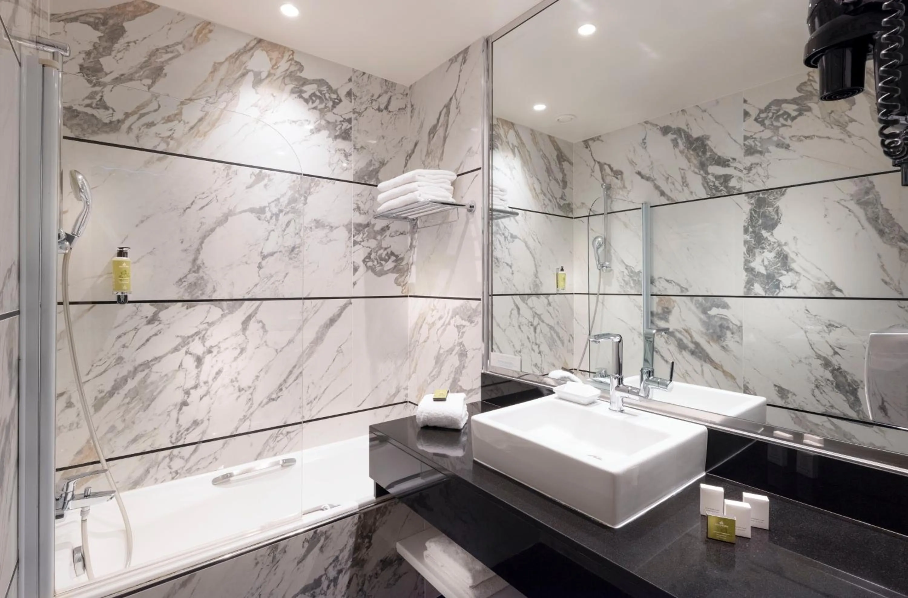 Bathroom in Elysées Ceramic