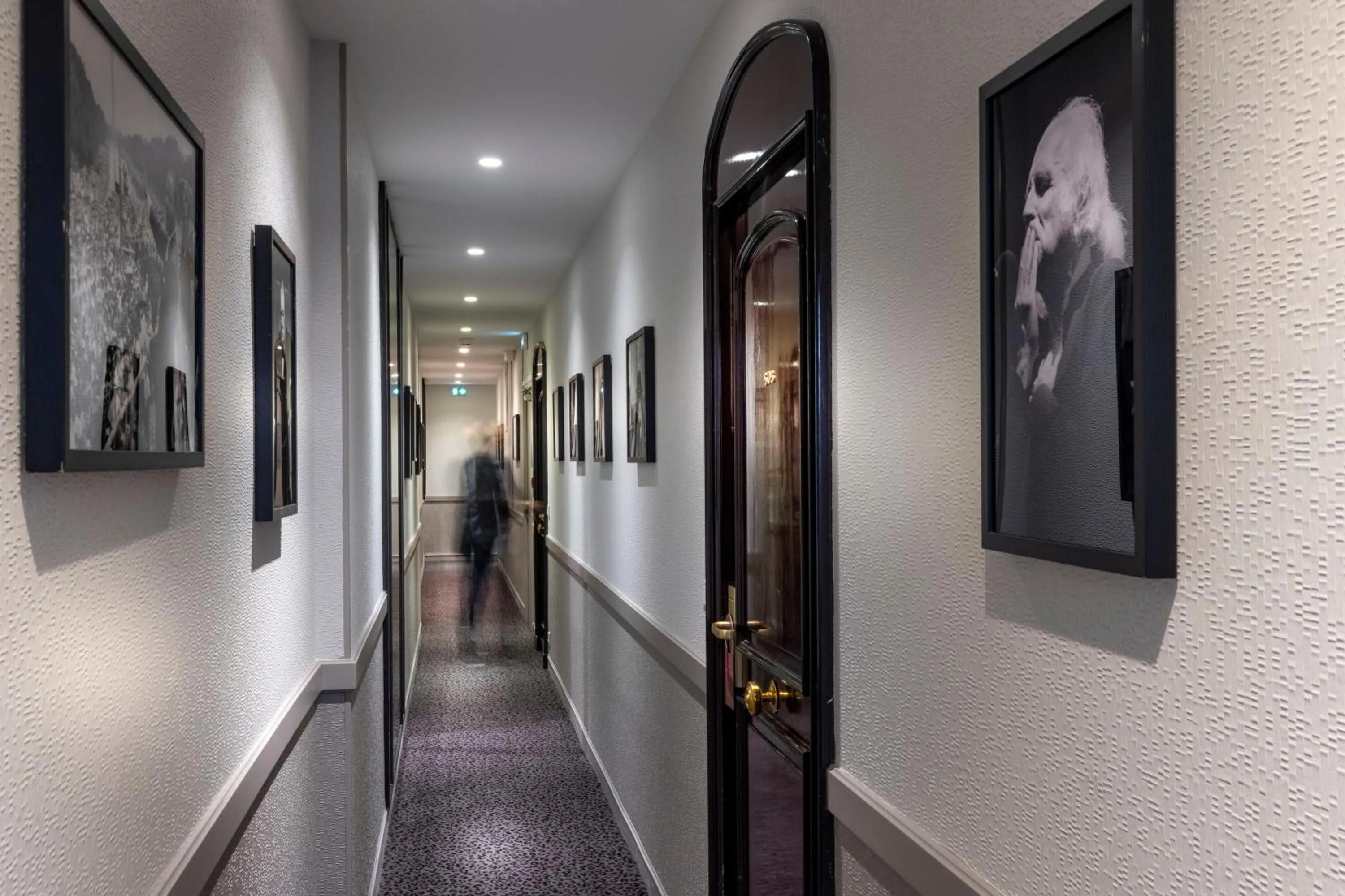 People in Elysées Ceramic