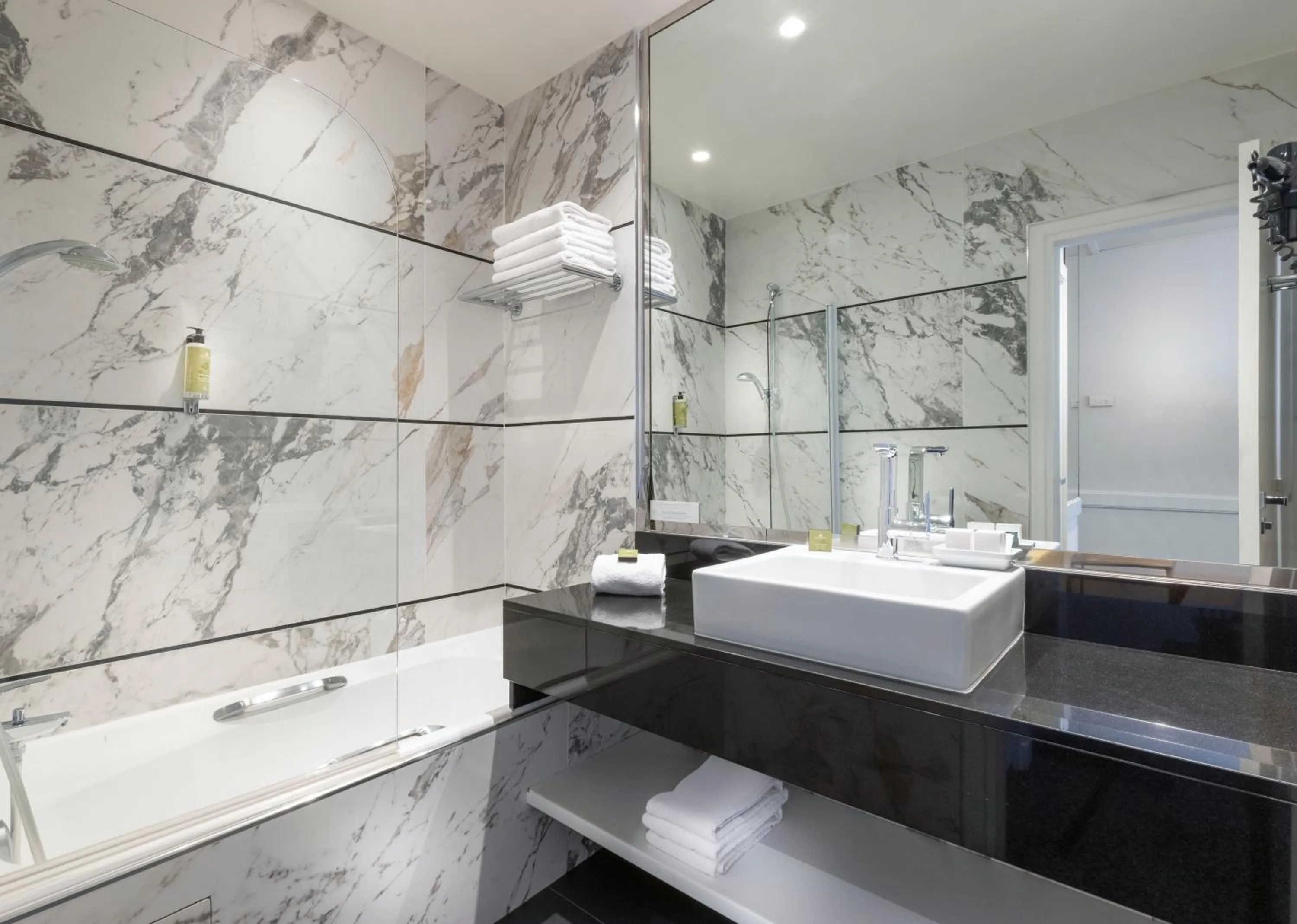 Bathroom in Elysées Ceramic