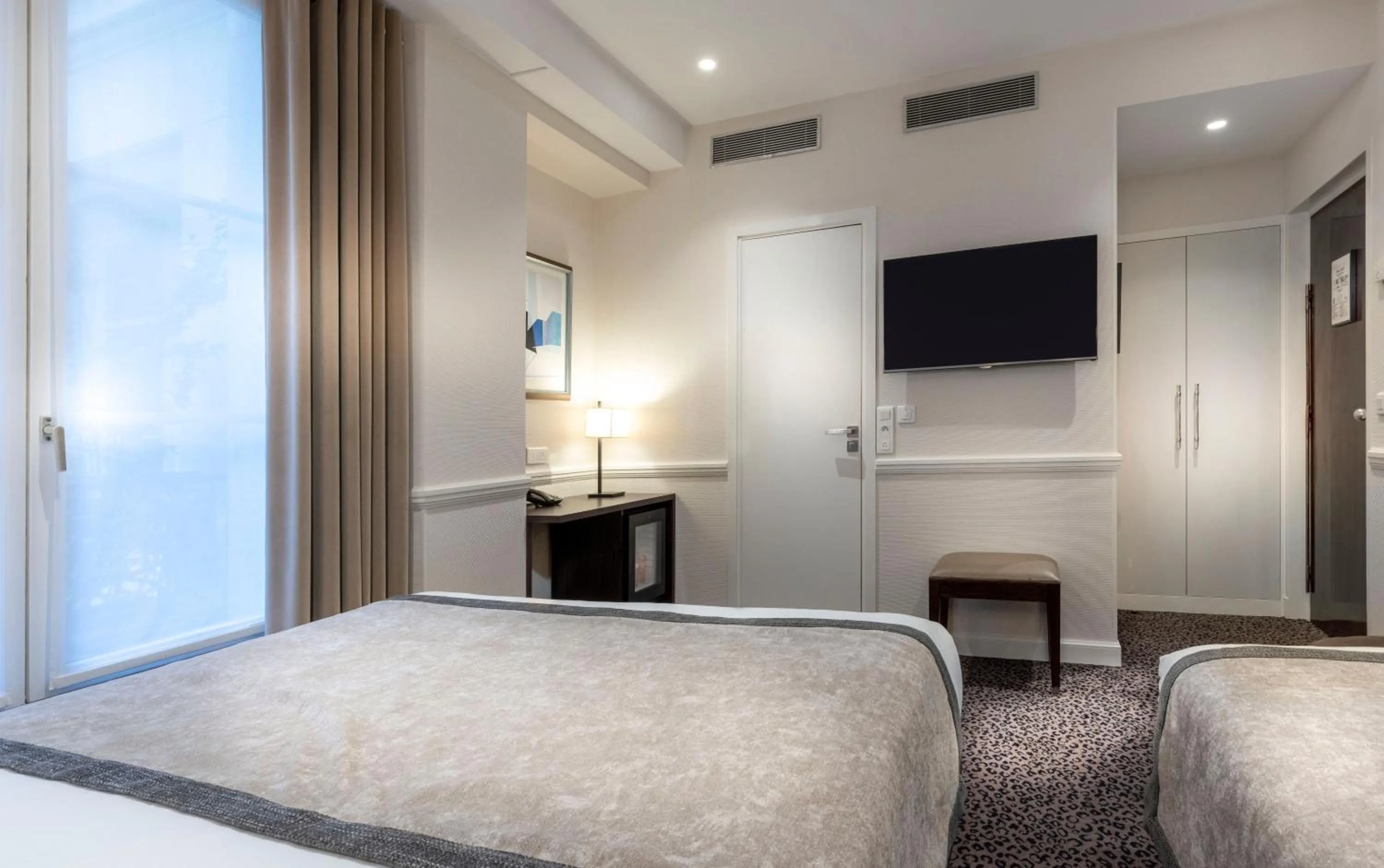 Bed in Elysées Ceramic