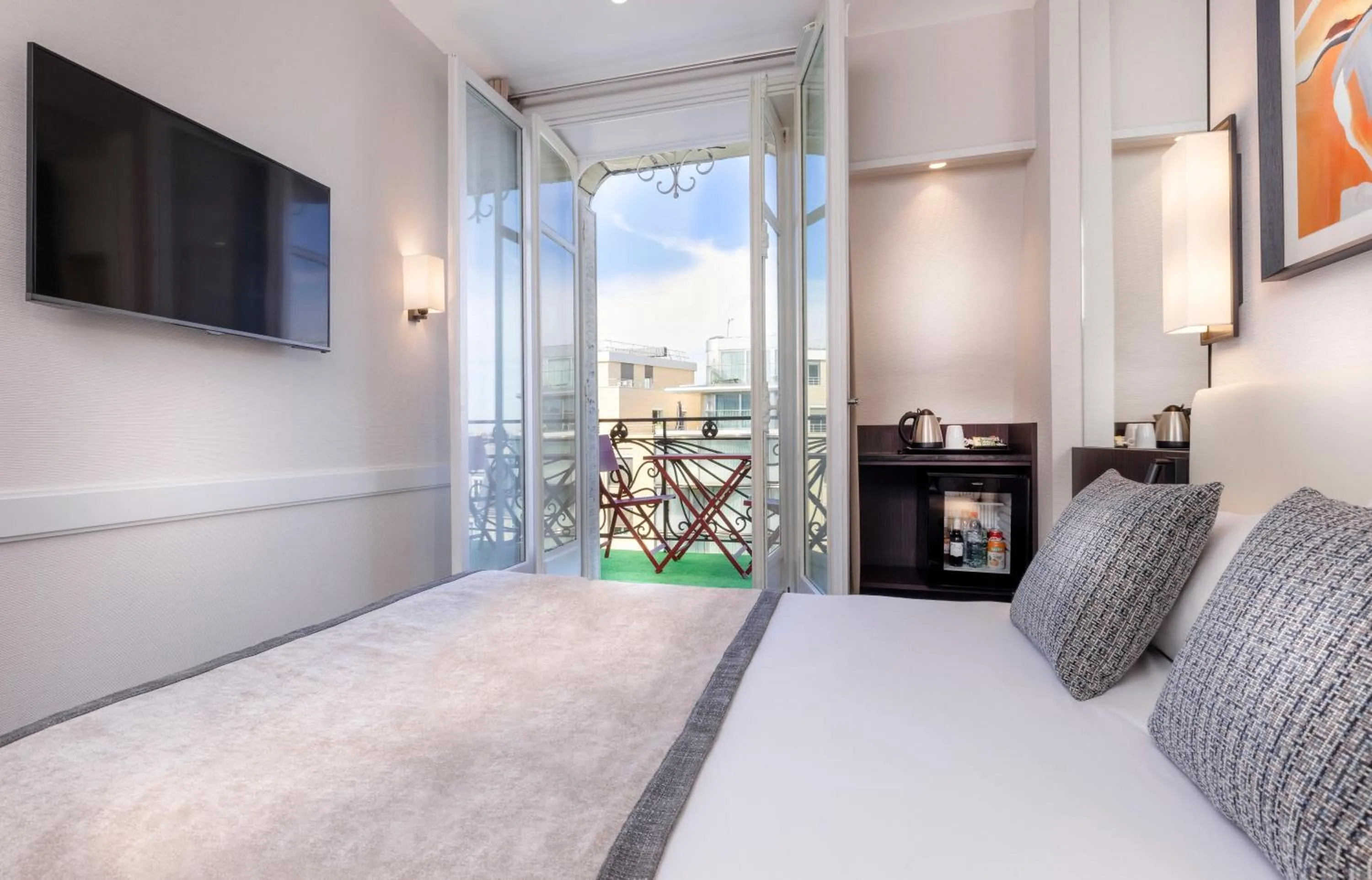 Bed in Elysées Ceramic